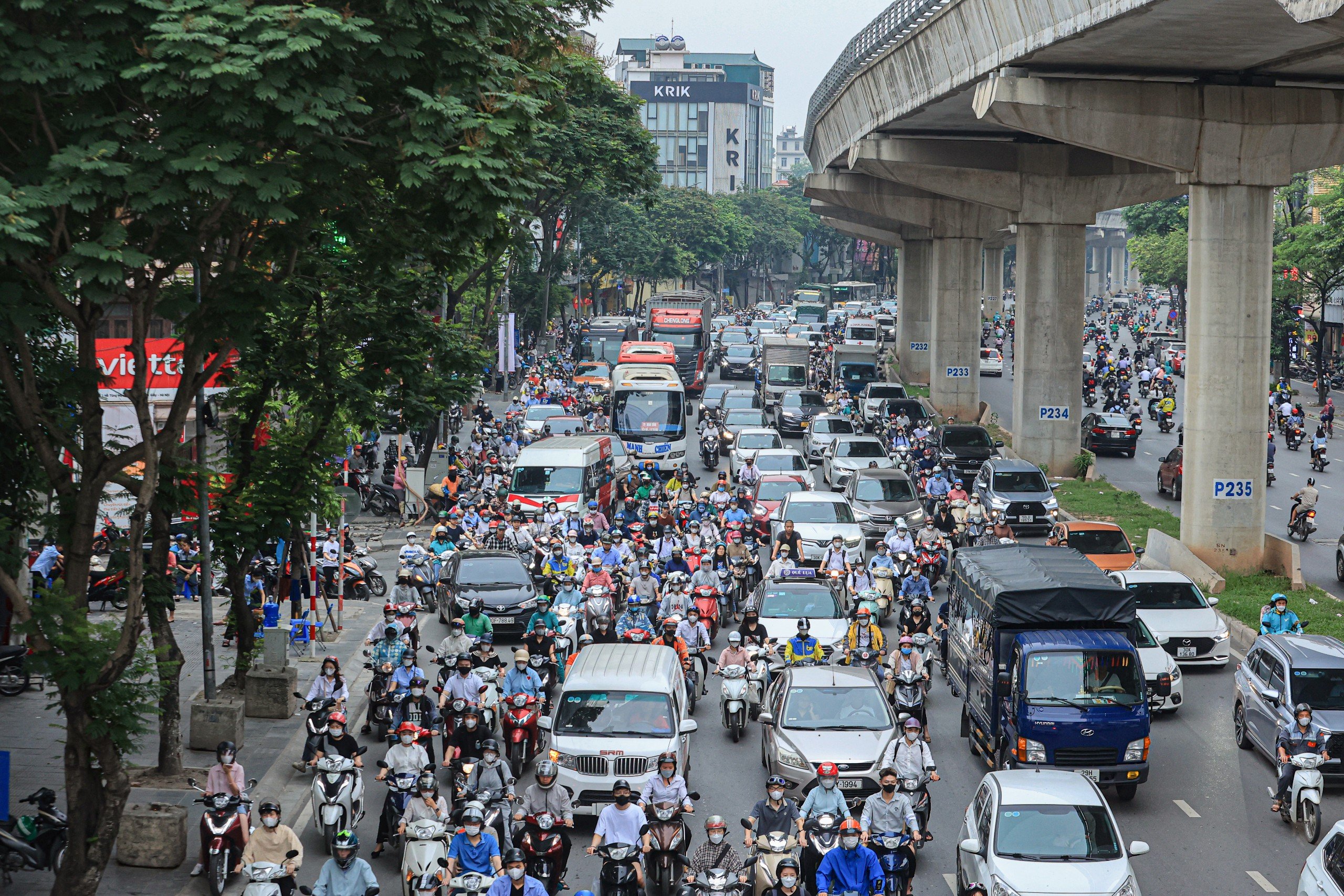 Nút giao Mai Dịch bớt ùn tắc ngày đầu đưa cầu vượt thép vào khai thác- Ảnh 15.