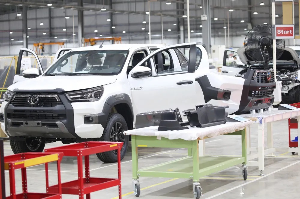 Toyota khai trương nhà máy lắp ráp ô tô đầu tiên ở Campuchia- Ảnh 1.
