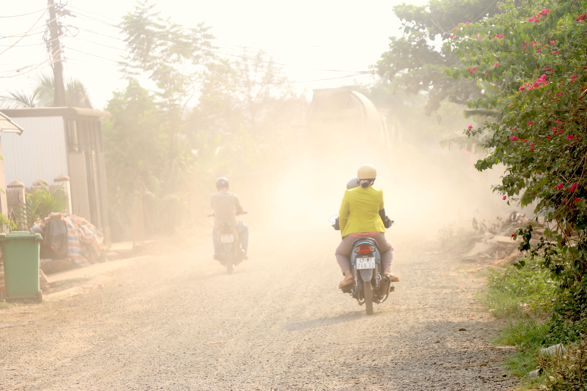 Lập hồ sơ nâng cấp tuyến đường "bão bụi" sau phản ánh của Báo Giao thông- Ảnh 1.