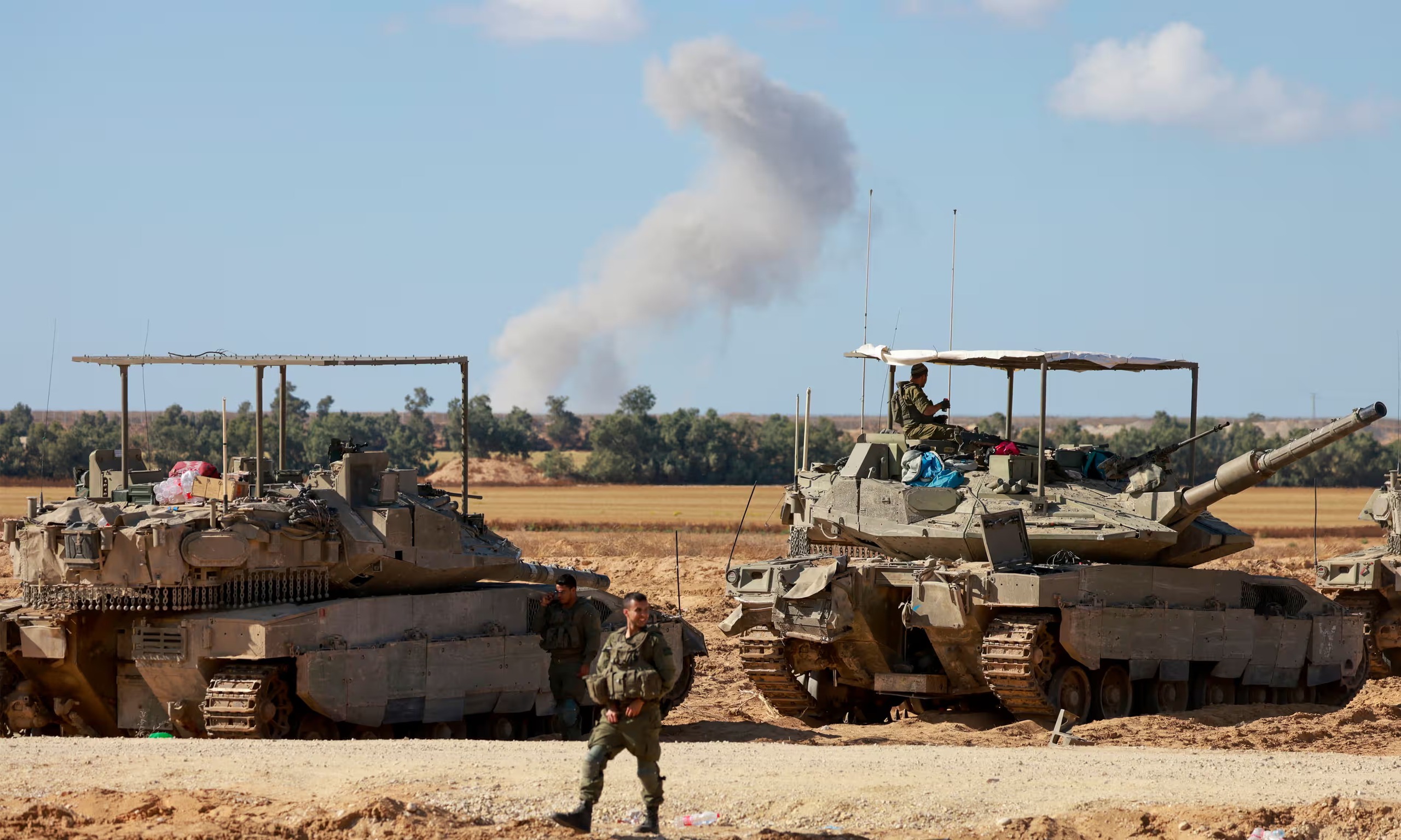 Xe tăng Israel xuất hiện tại cửa khẩu Rafah. (Ảnh: AP)