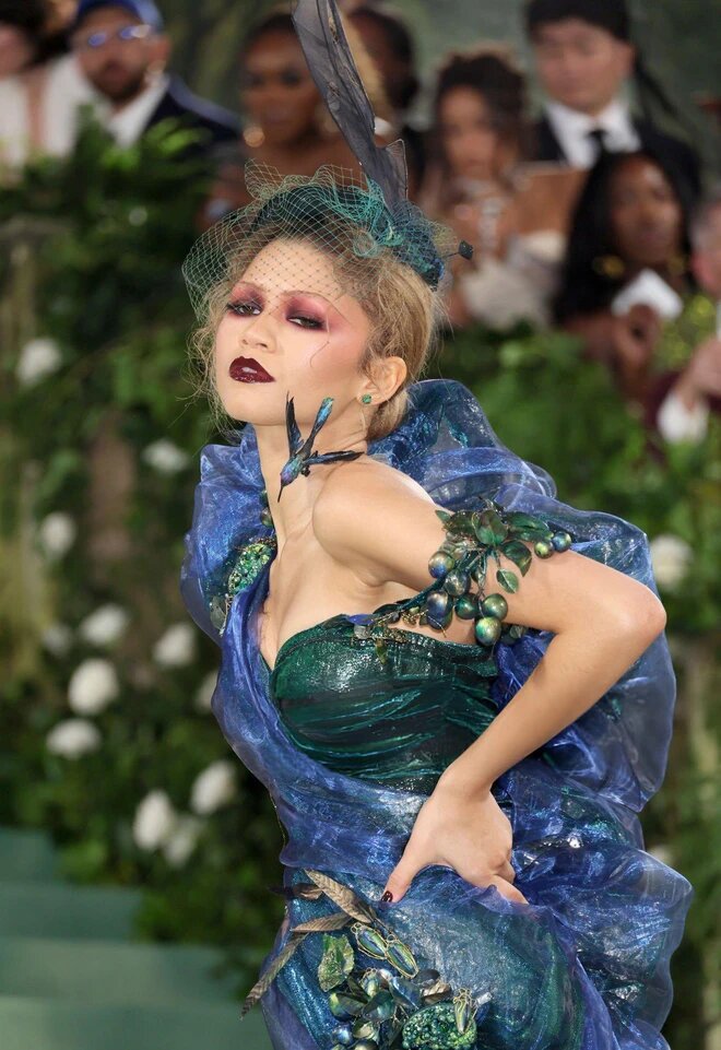 Met Gala 2024: Jennie (Blackpink), Zendaya gây sốt trên thảm đỏ- Ảnh 3.