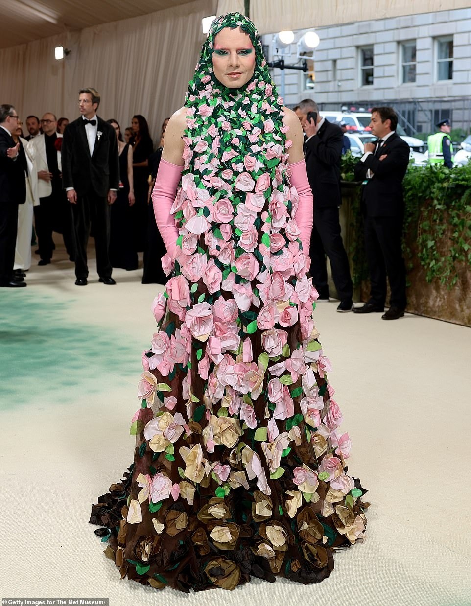 Met Gala 2024: Jennie (Blackpink), Zendaya gây sốt trên thảm đỏ- Ảnh 17.