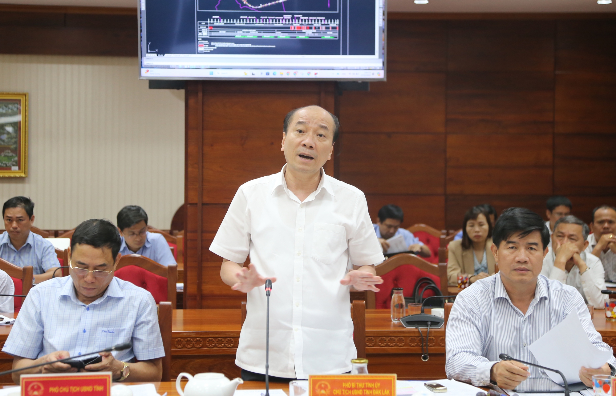 Chủ tịch Đắk Lắk sốt ruột việc cấp phép bãi đổ thải cao tốc Khánh Hòa - Buôn Ma Thuột - Ảnh 2.
