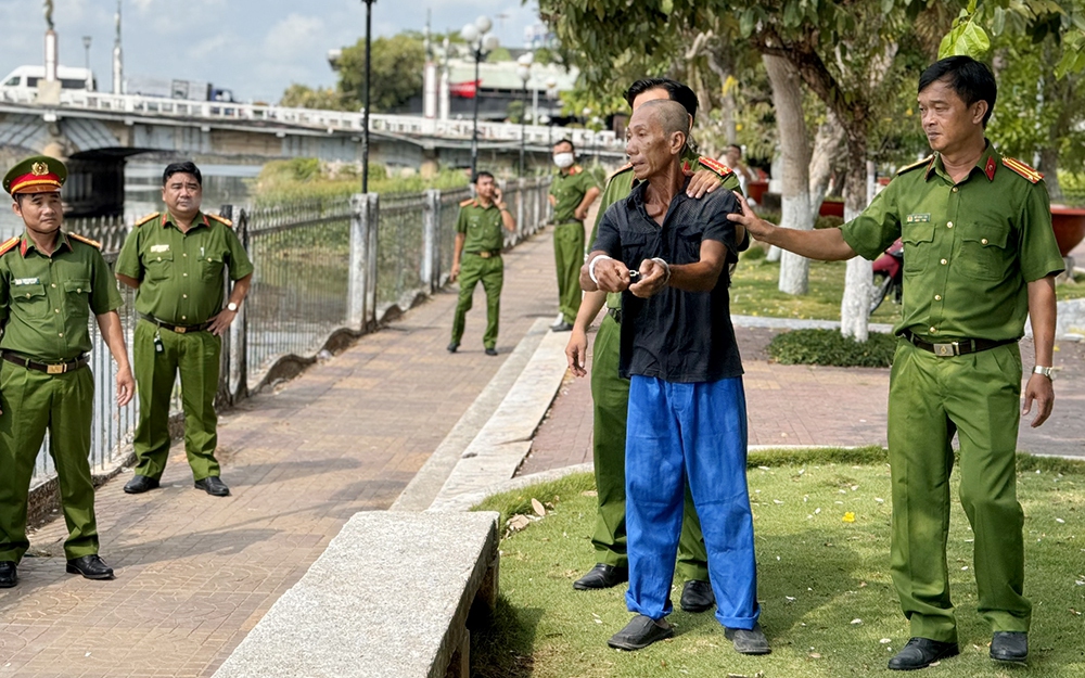 Ba người sống lang thang cướp tiền của nhau dẫn đến án mạng