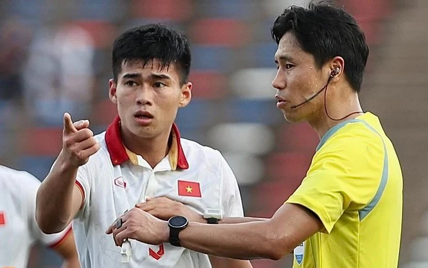 Đội bóng V-League có hành động ngỡ ngàng với sao U23 Việt Nam