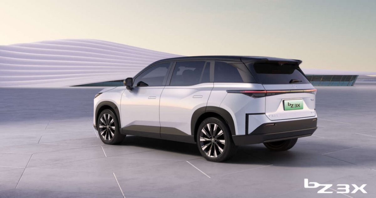Cặp đôi xe điện Toyota ra mắt tại triển lãm ô tô Bắc Kinh