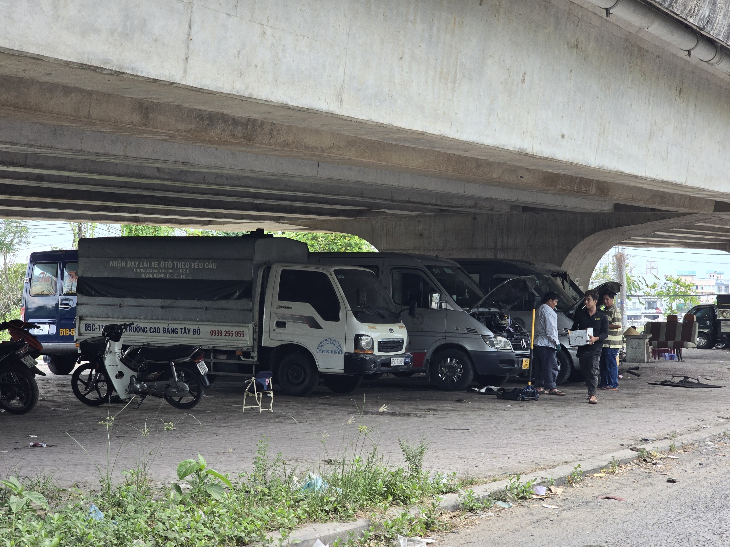 Cần Thơ có cho phép mở bãi xe, xóa tình trạng nhếch nhác dưới gầm cầu?- Ảnh 9.