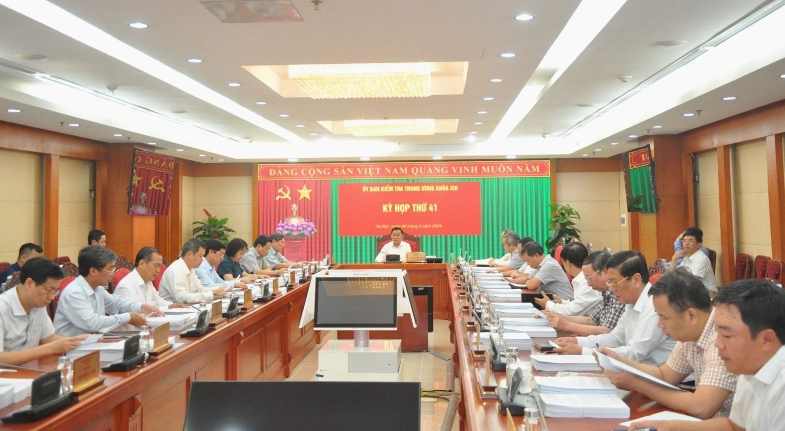 Ông Lê Thanh Hải bị đề nghị kỷ luật do sai phạm liên quan Vạn Thịnh Phát, AIC- Ảnh 1.