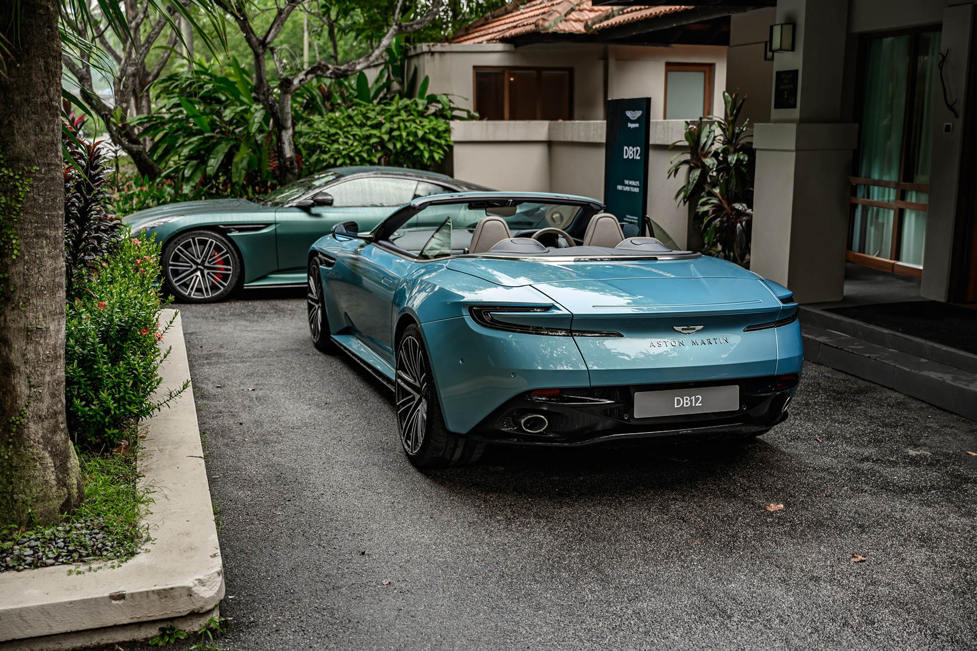 Siêu xe Aston Martin DB12 Volante cập bến Đông Nam Á