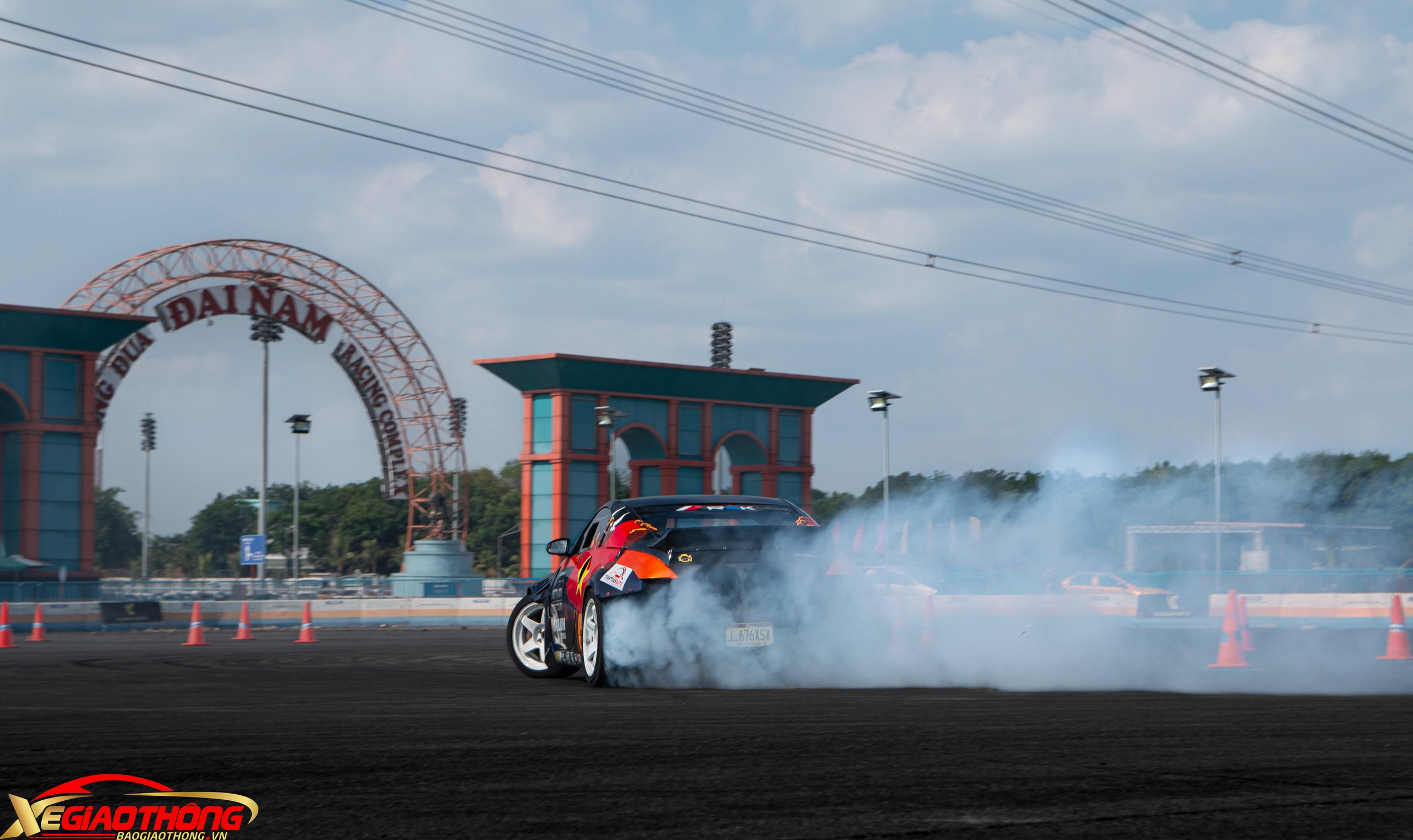 Dàn xe đốt lốp trong giải đấu drift đầu tiên tại Việt Nam- Ảnh 7.