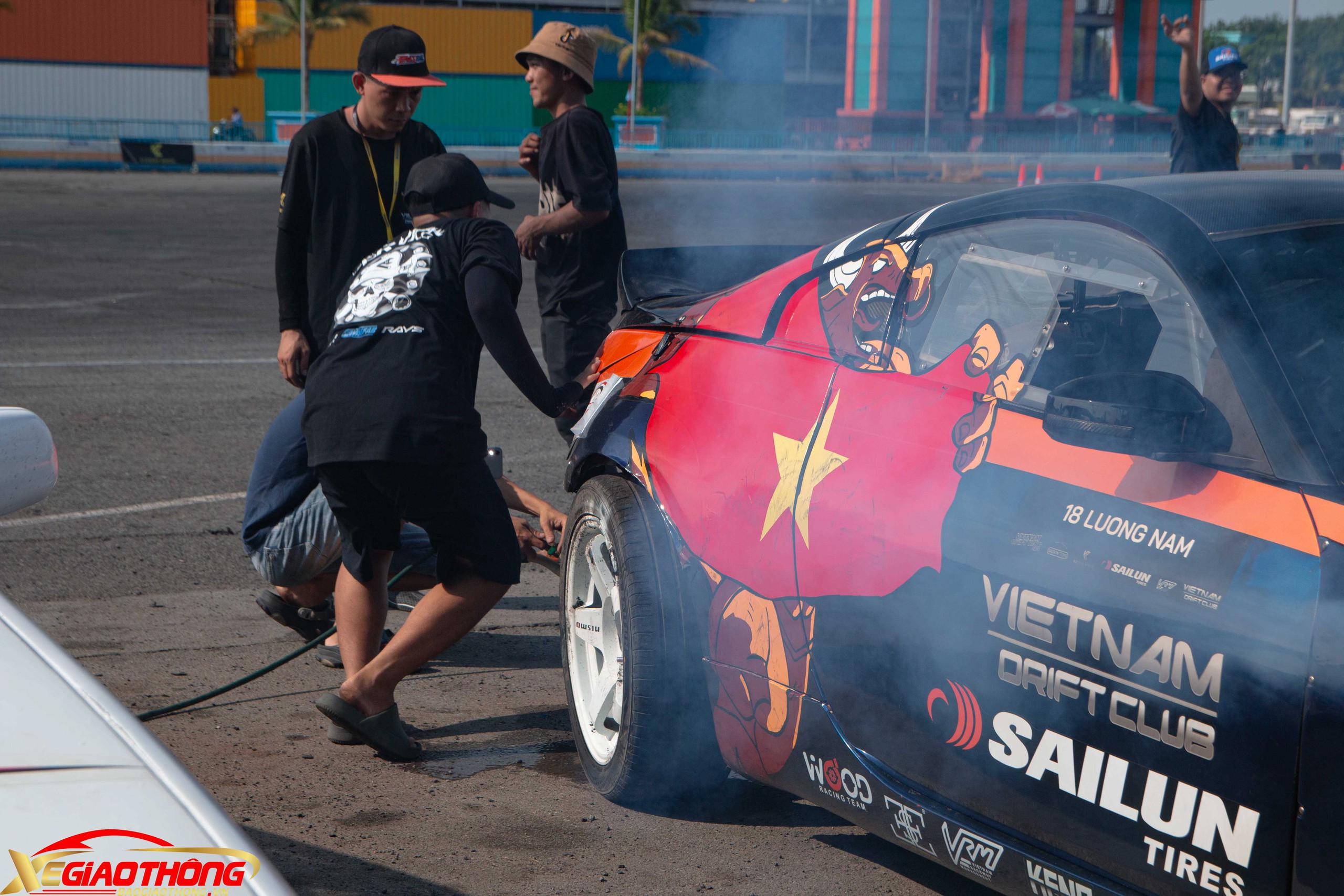 Dàn xe đốt lốp trong giải đấu drift đầu tiên tại Việt Nam- Ảnh 3.