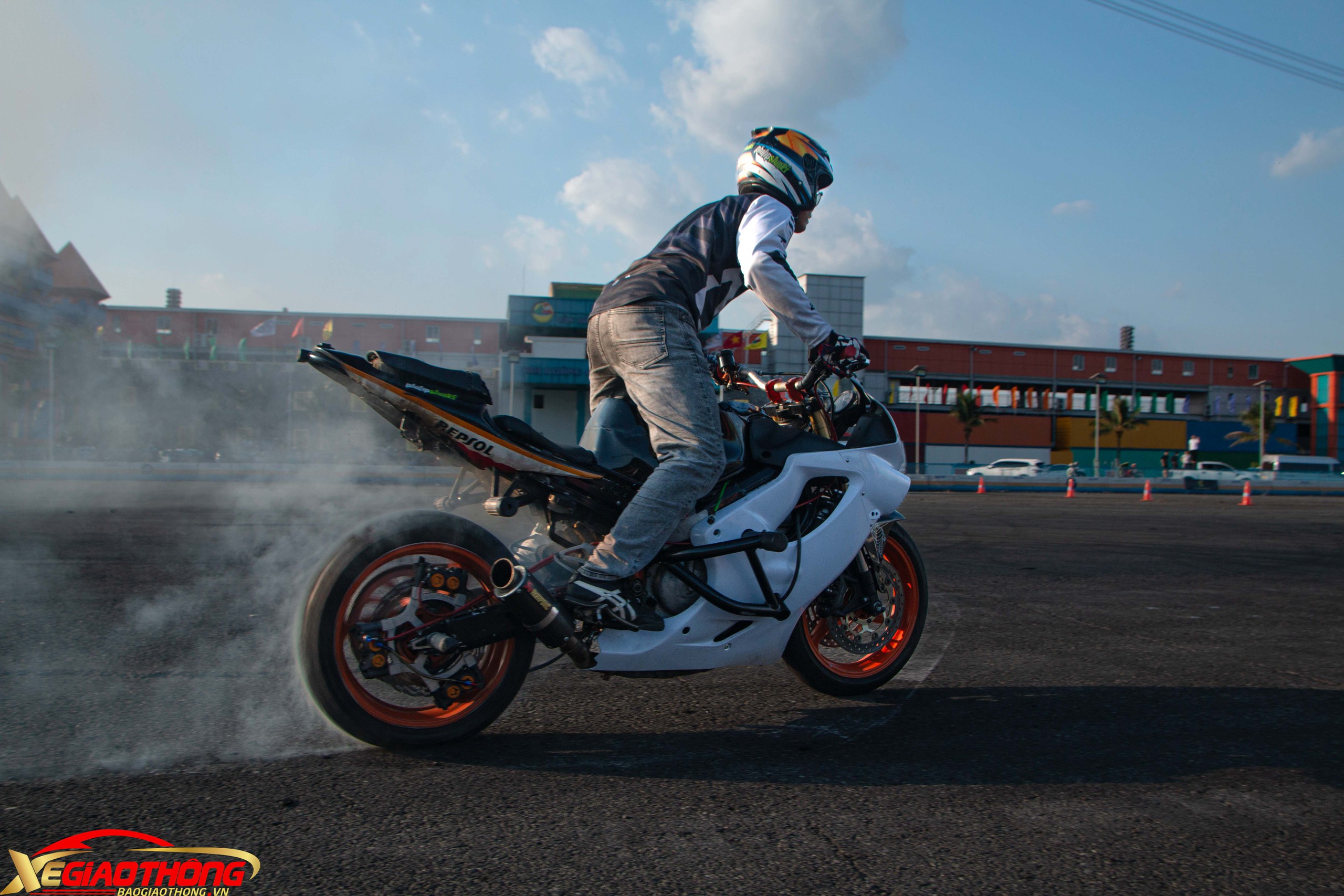 Dàn xe đốt lốp trong giải đấu drift đầu tiên tại Việt Nam- Ảnh 18.
