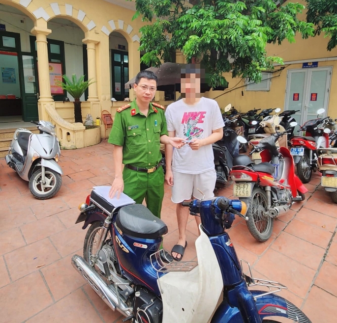 Để quên xe máy 1 tháng ở ngoài đường, thanh niên bất ngờ được nhận lại- Ảnh 1.