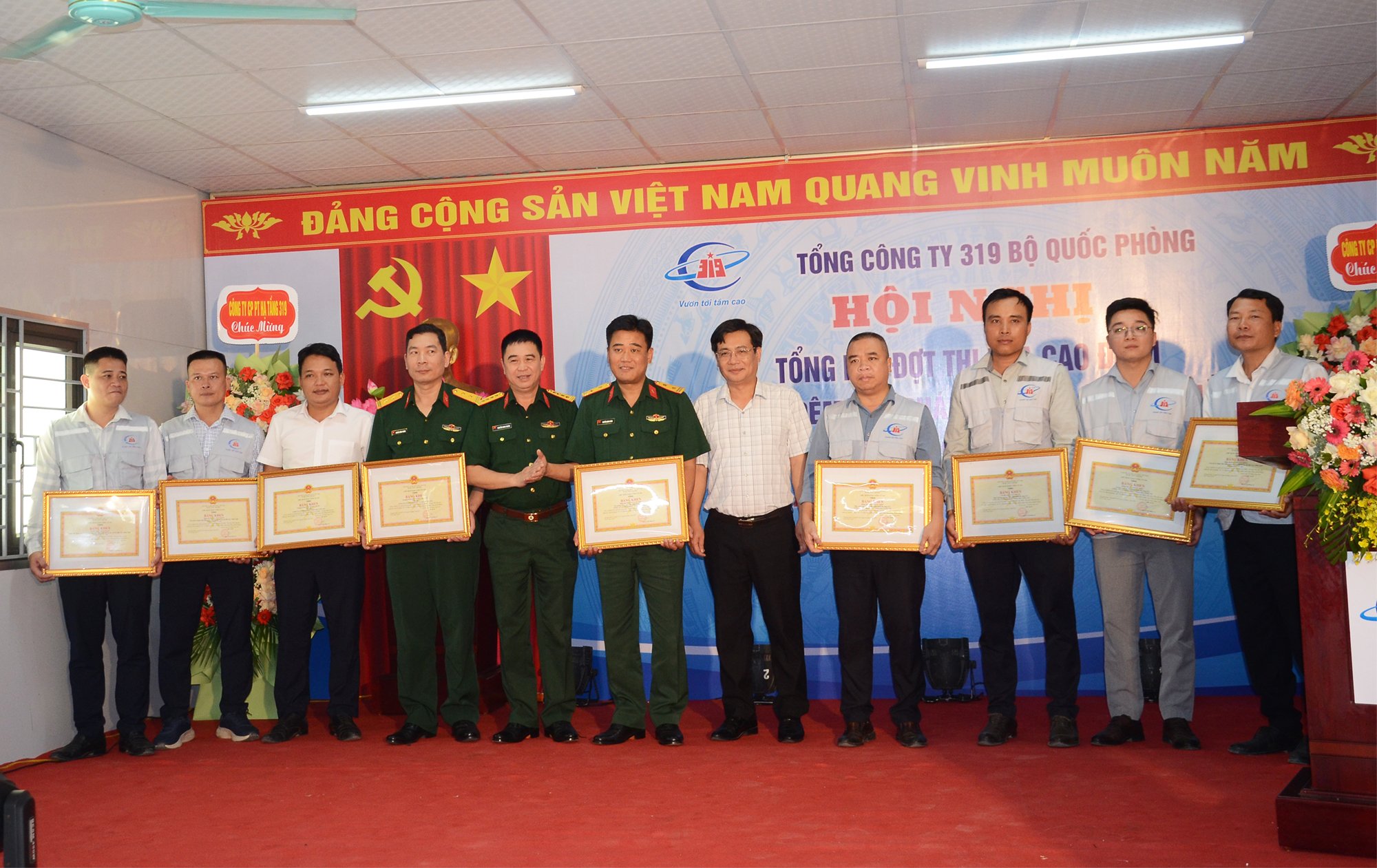 Nhiều đơn vị thi công vượt tiến độ dự án cao tốc qua Hà Tĩnh nhận thưởng nóng- Ảnh 1.