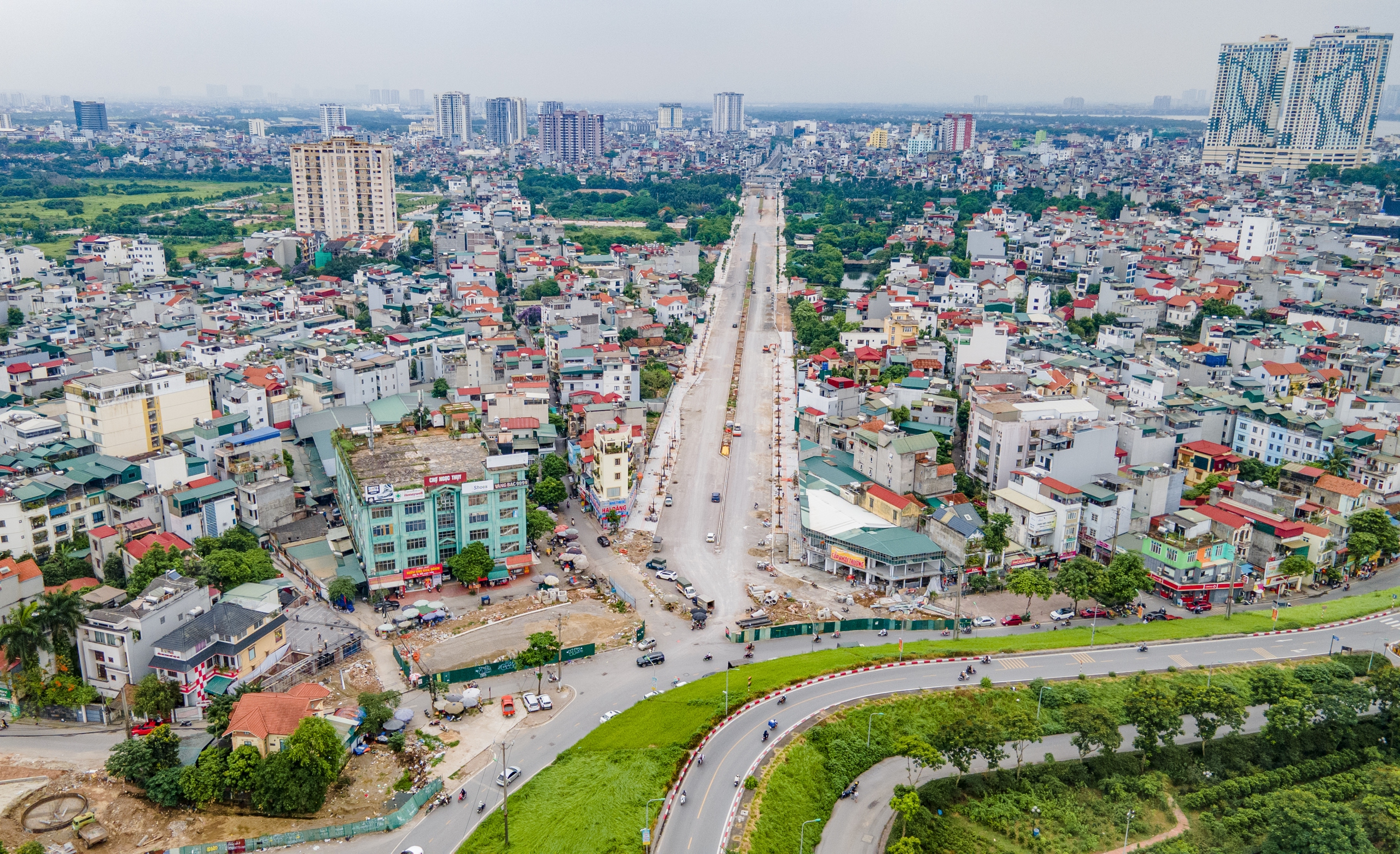 Toàn cảnh tuyến đường rộng 40m ở quận Long Biên sau hơn 5 năm thi công- Ảnh 2.