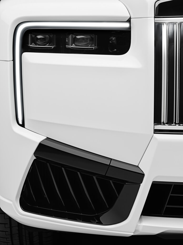 Cận cảnh Rolls-Royce Cullinan Black Badge 2024