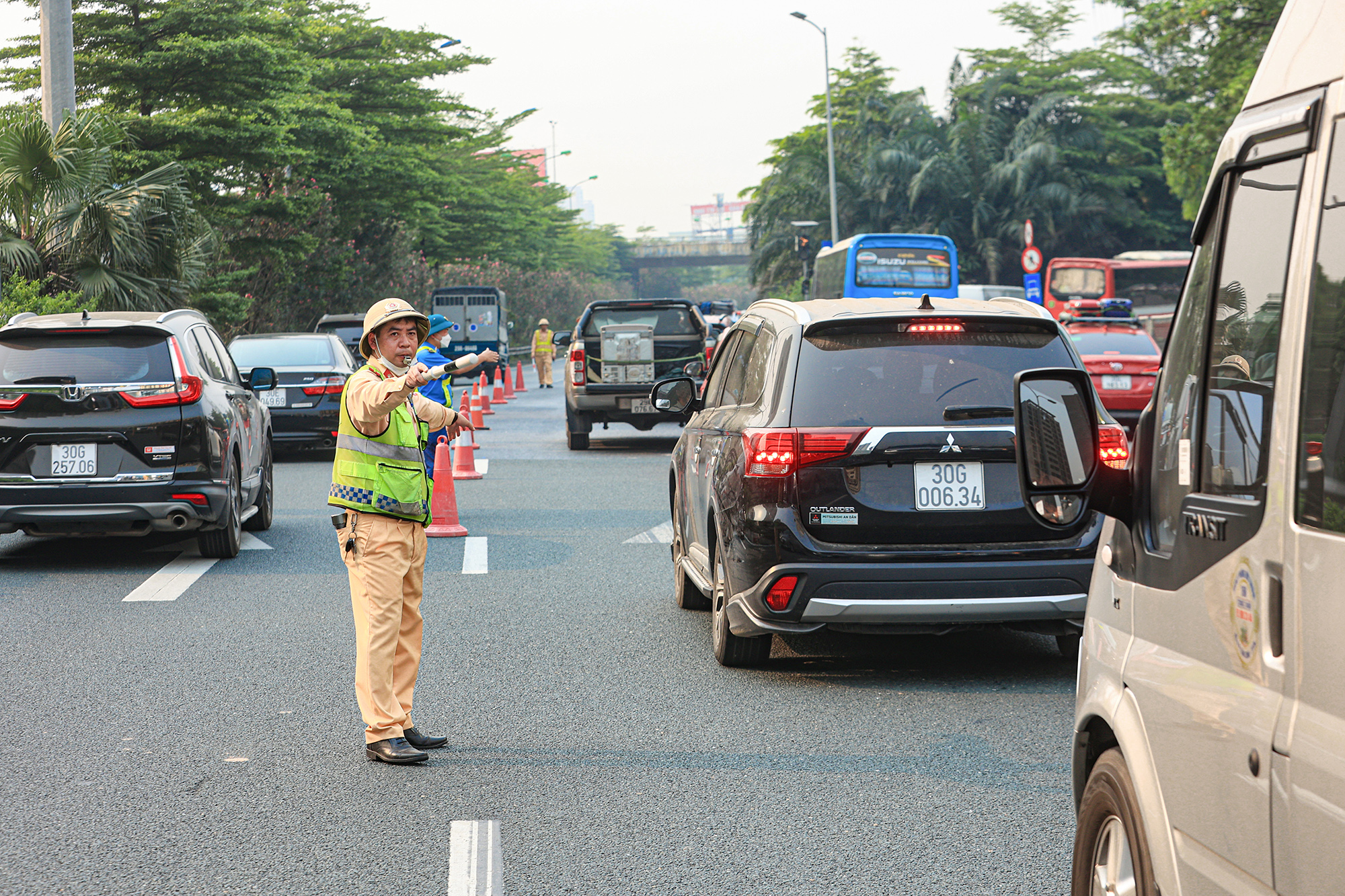 CSGT “thức cho dân ngủ, gác cho dân vui chơi”- Ảnh 2.