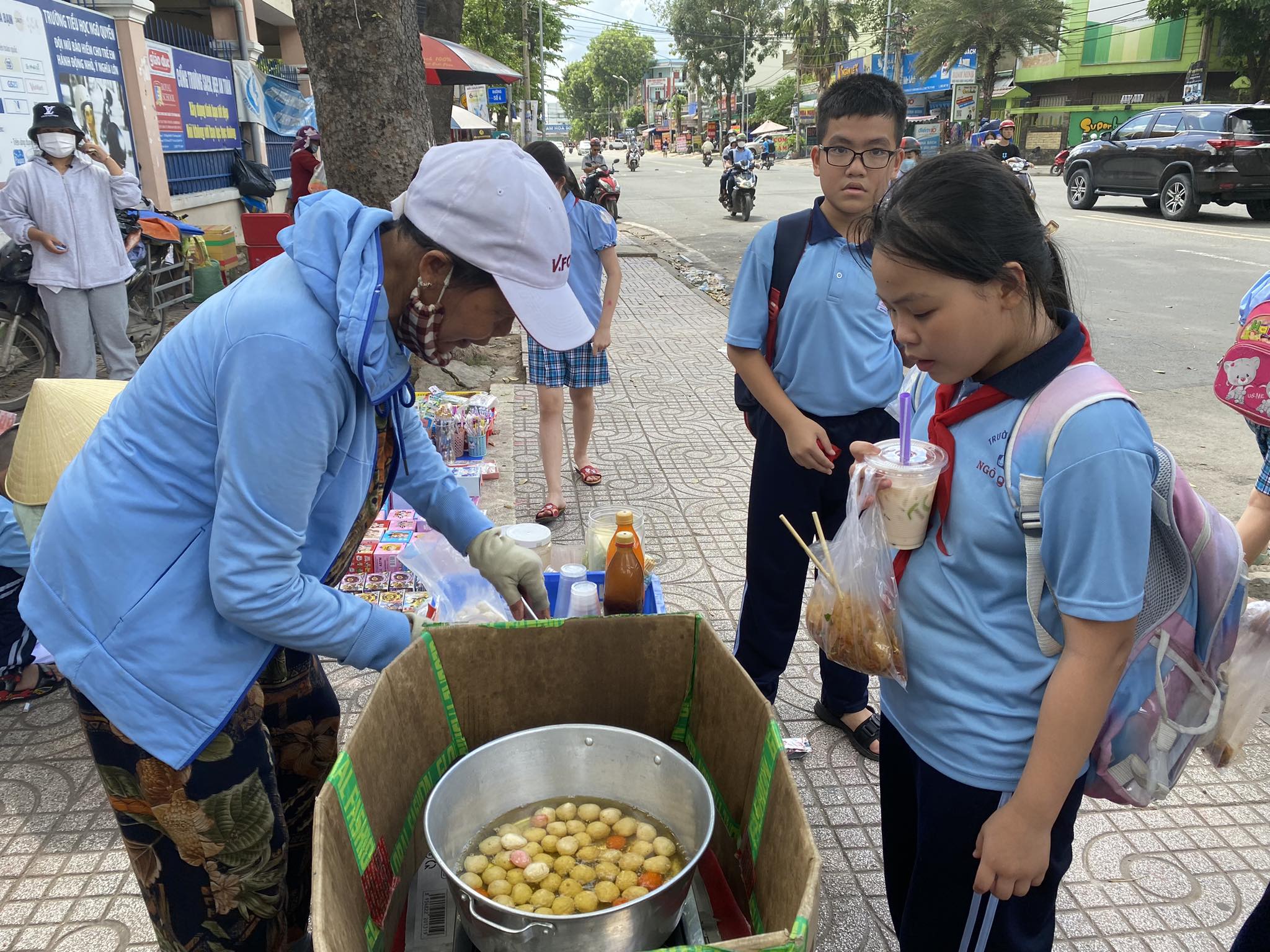 19 sinh viên ĐH Quốc gia TP.HCM nghi ngộ độc thực phẩm sức khỏe ra sao?- Ảnh 2.