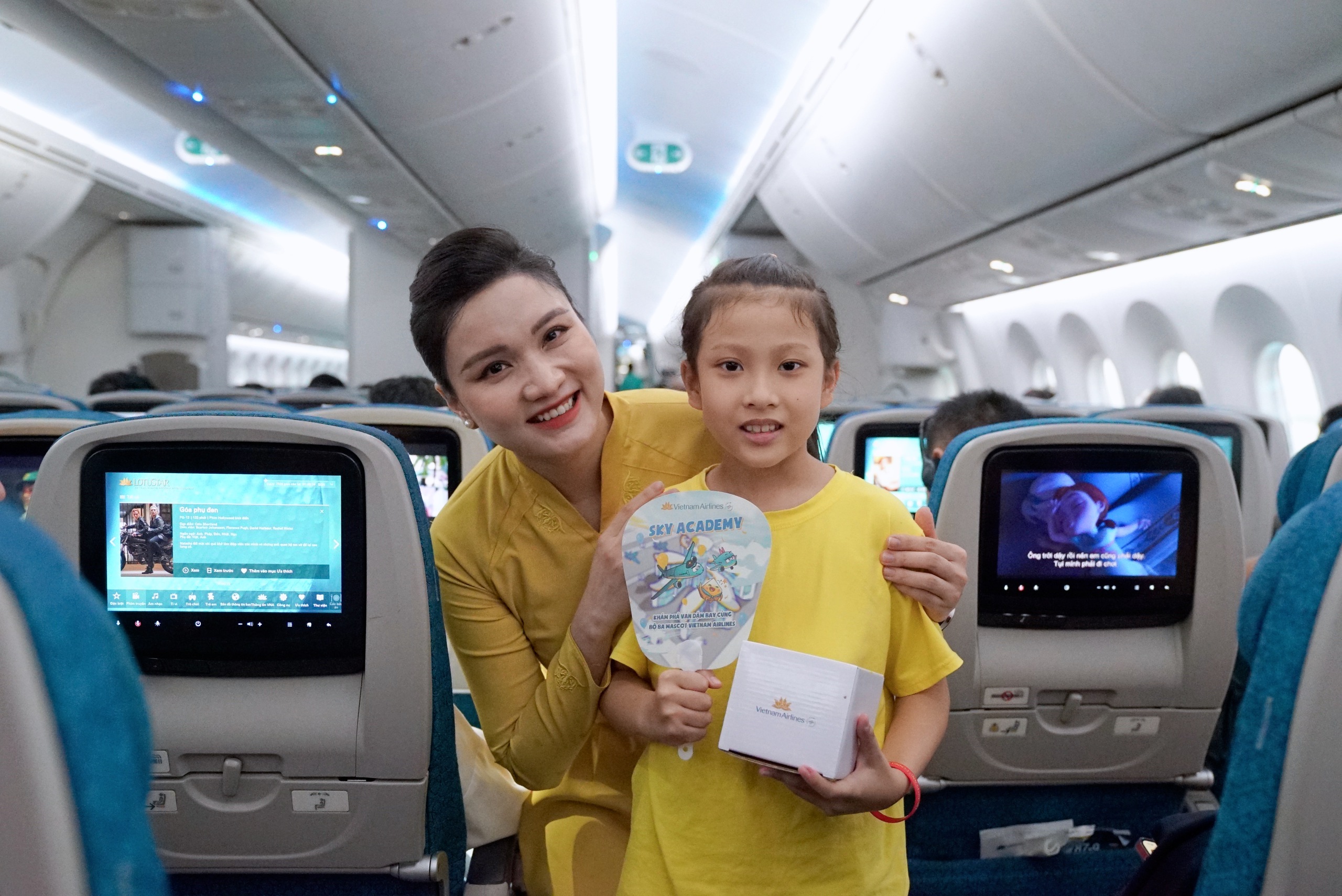 Vietnam Airlines hé lộ hình ảnh mascot ngộ nghĩnh 
trên những chuyến bay 1/6
- Ảnh 3.