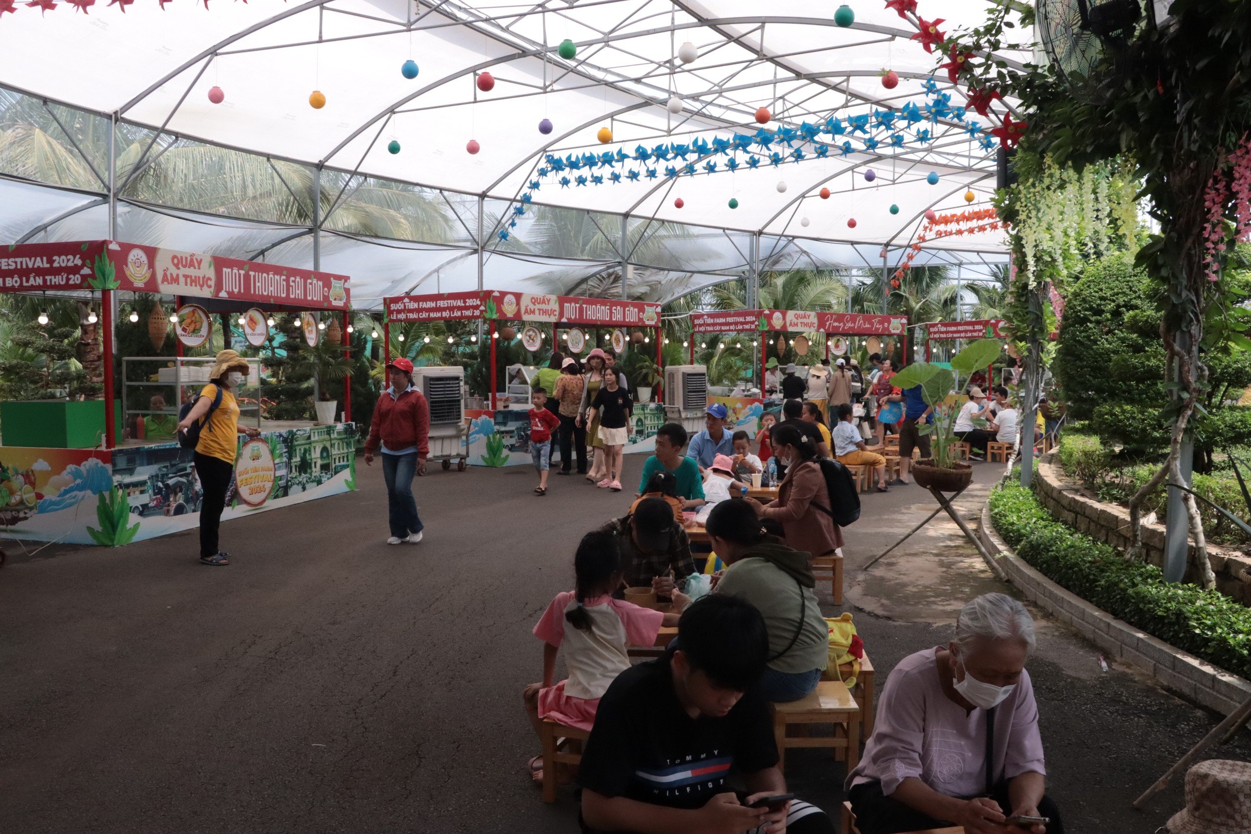 Vườn bí đao khổng lồ hút du khách tại lễ hội trái cây Nam Bộ- Ảnh 11.