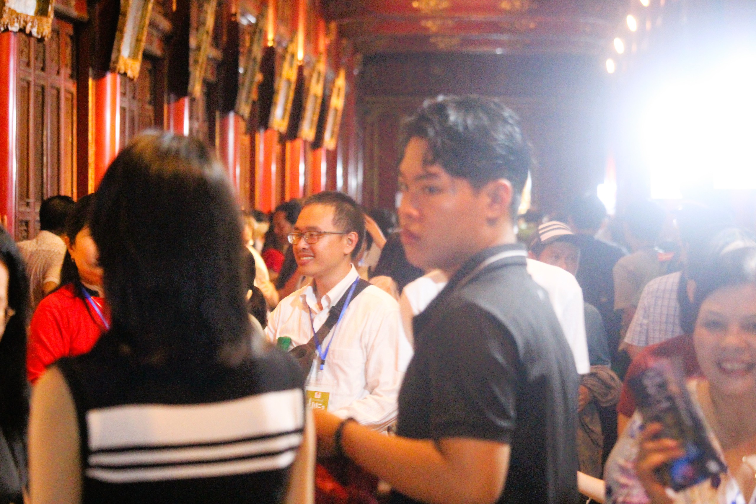 Người dân, du khách Huế đội mưa "đối thoại" cùng âm nhạc Trịnh Công Sơn- Ảnh 3.