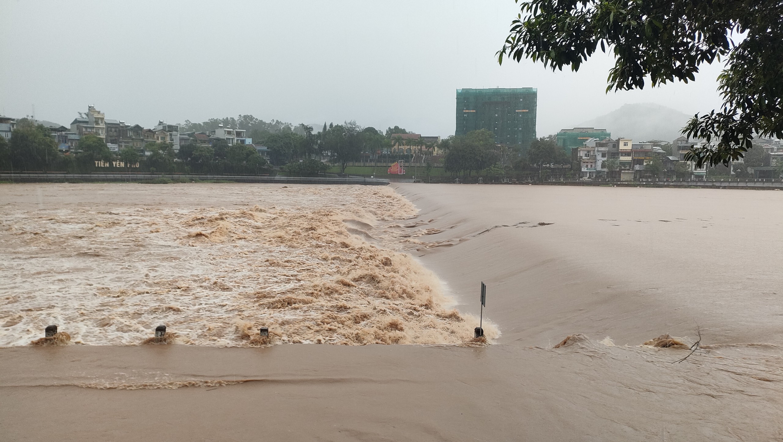 Những nơi nào ở Quảng Ninh bị sạt lở, ngập lụt đường do mưa lũ?- Ảnh 2.