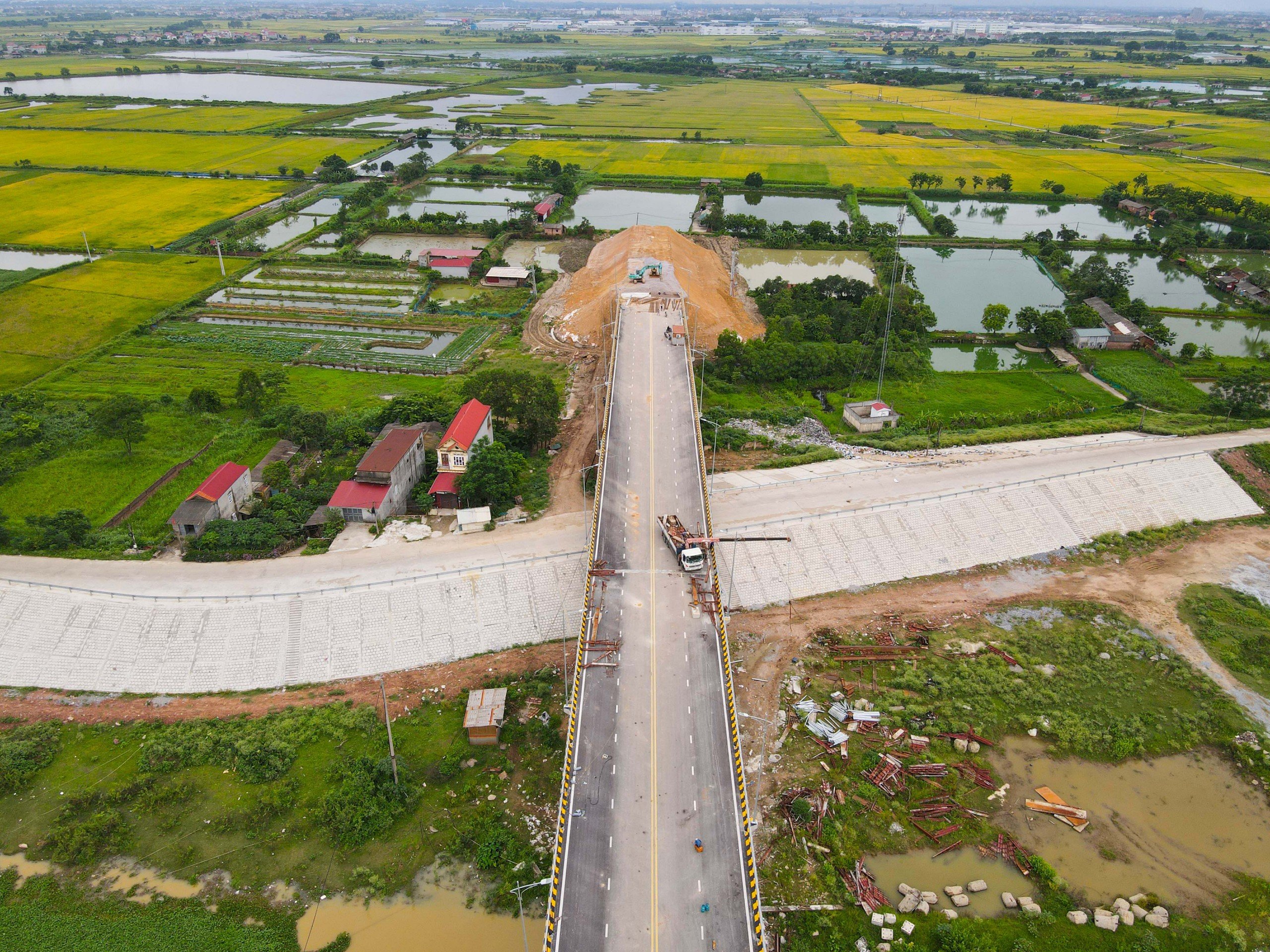 Hoàn thành gần 1 năm, vì sao cầu Hà Bắc 2 nối Bắc Giang - Bắc Ninh vẫn bị rào chắn?- Ảnh 8.