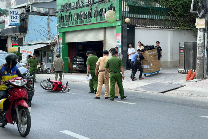 Hiện trường vụ tai nạn giao thông khiến người phụ nữ tử vong tại chỗ.