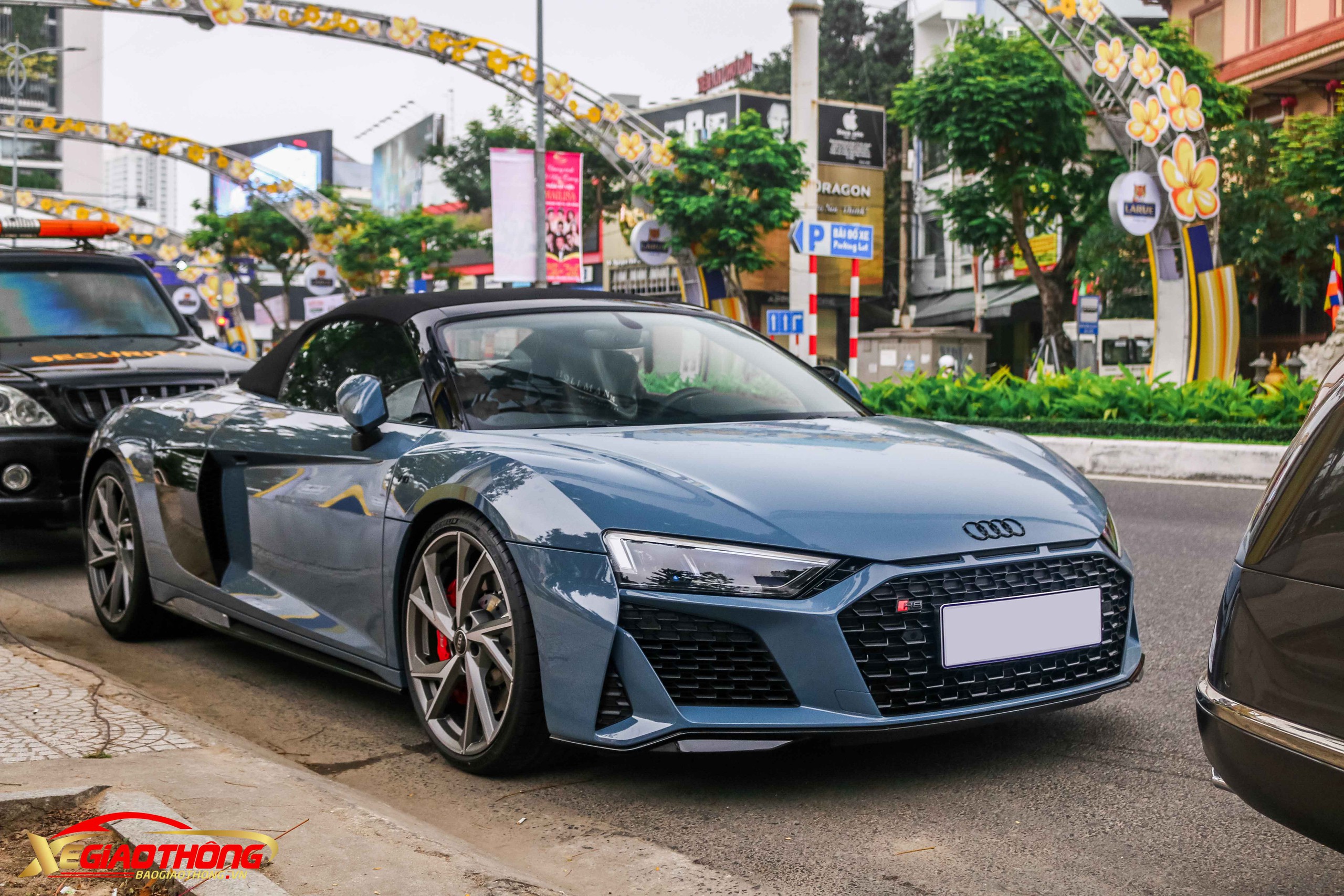 Cận cảnh siêu xe hàng hiếm Audi R8 V10 tại Việt Nam