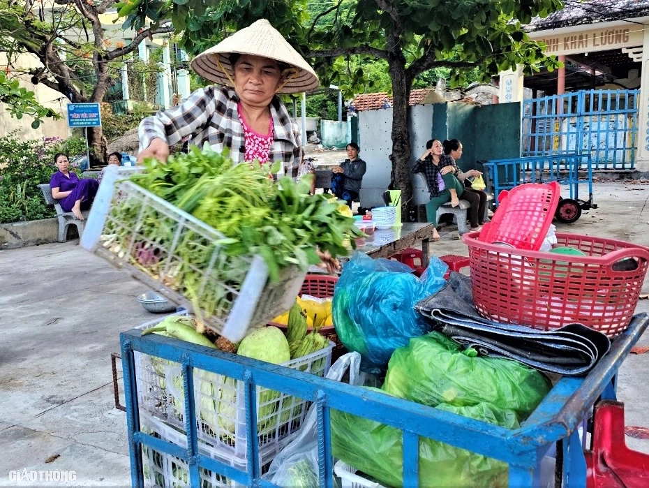 Nhịp sống ở làng chài trăm năm tuổi chưa kết nối đường bộ- Ảnh 7.