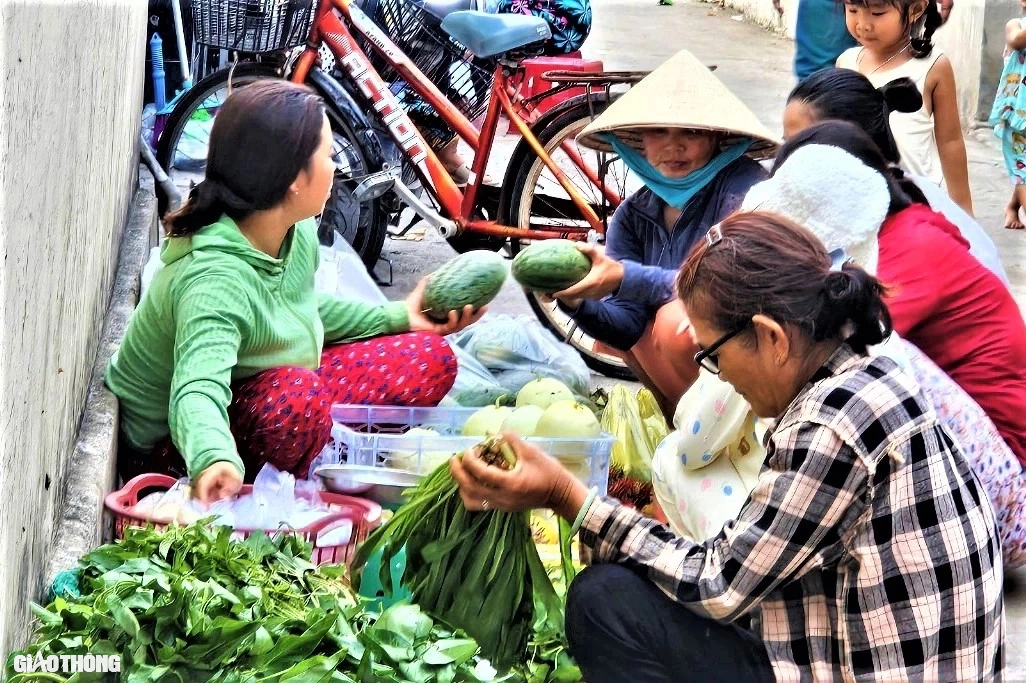 Nhịp sống ở làng chài trăm năm tuổi chưa kết nối đường bộ- Ảnh 6.