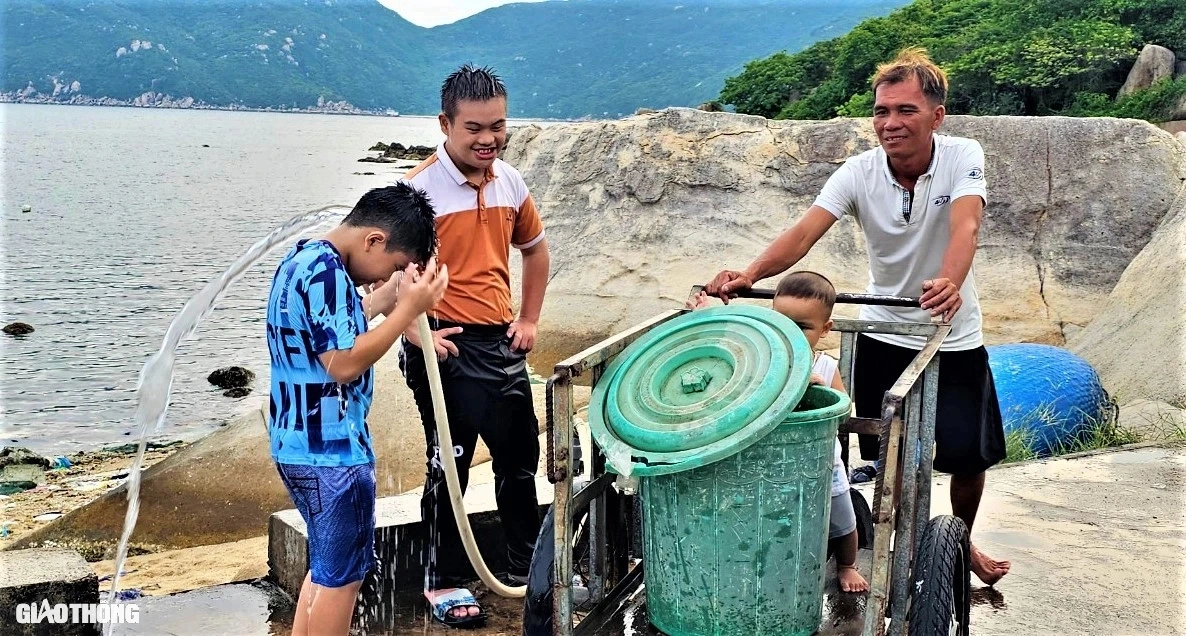 Nhịp sống ở làng chài trăm năm tuổi chưa kết nối đường bộ- Ảnh 11.