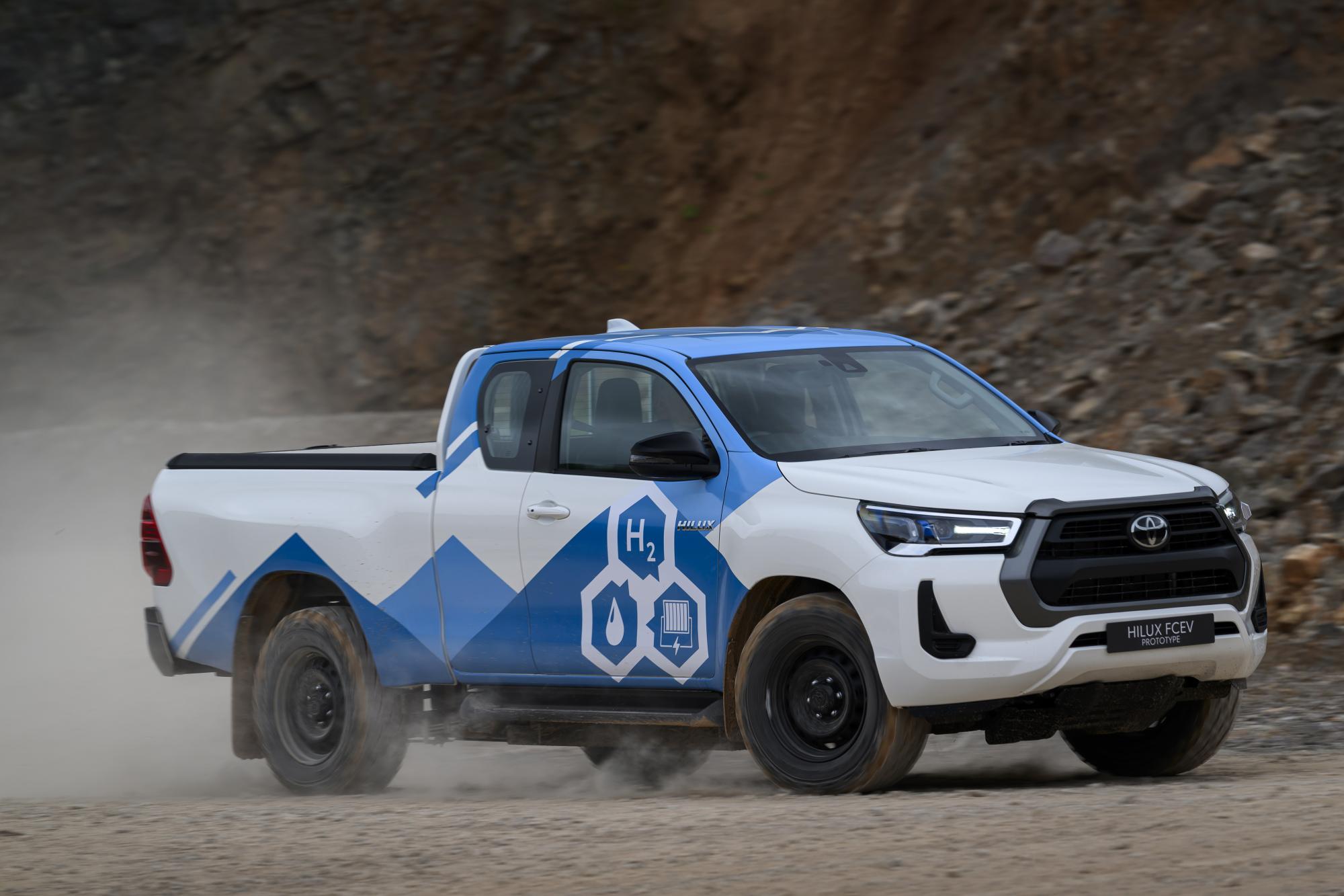 Toyota Hilux sắp có phiên bản chạy hydro- Ảnh 1.