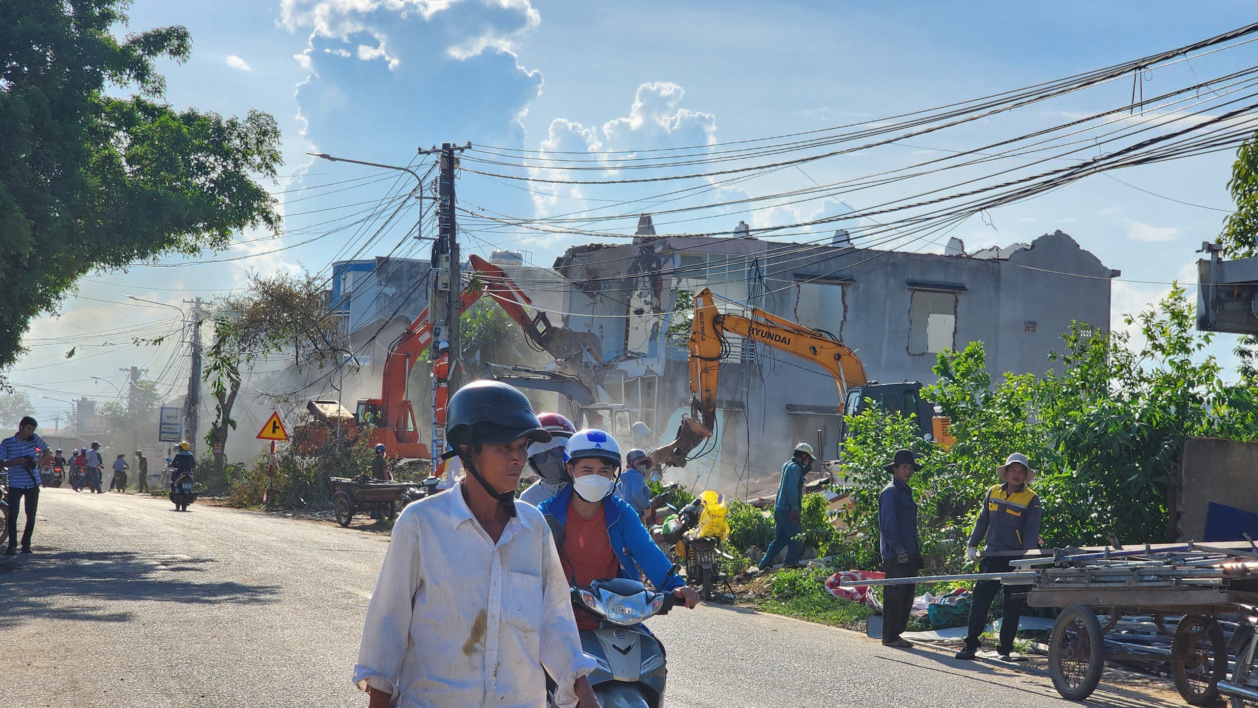 Cận cảnh gia chủ tháo dỡ căn biệt thự nhường đất làm cao tốc- Ảnh 7.