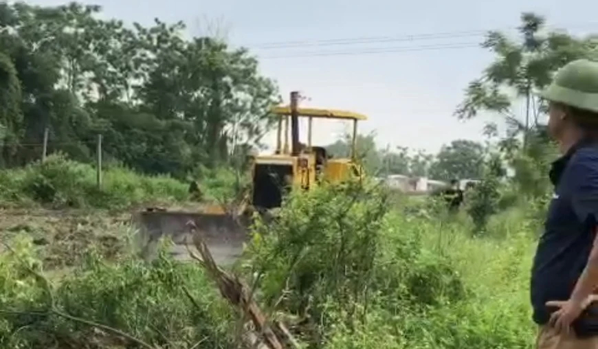 Bắc Giang: Chưa GPMB, chủ đầu tư đã san ủi nghĩa địa để thi công khu công nghiệp- Ảnh 2.