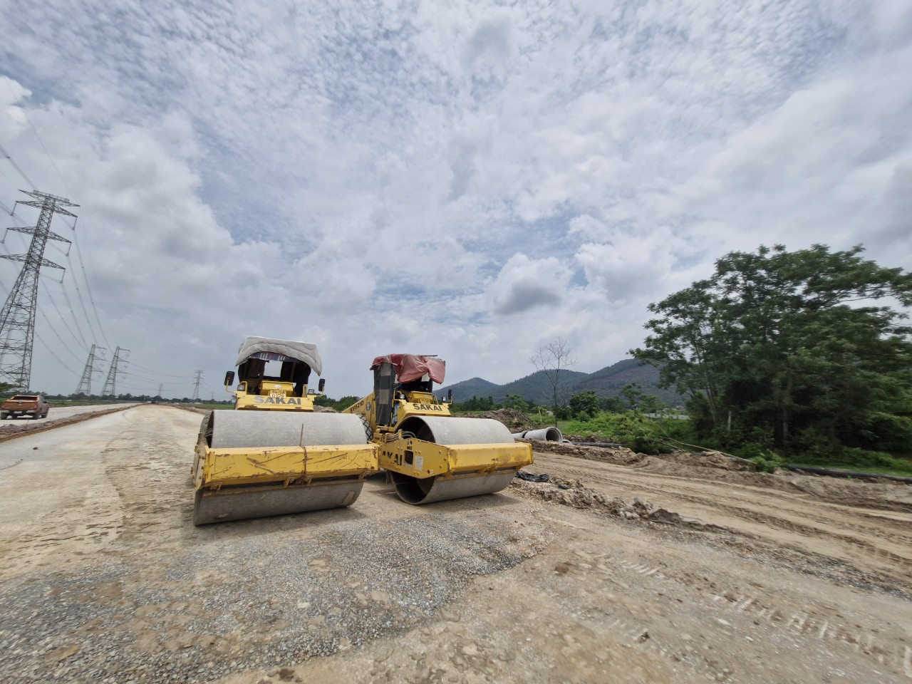 Bắc Giang: Chưa GPMB, chủ đầu tư đã san ủi nghĩa địa để thi công khu công nghiệp- Ảnh 4.