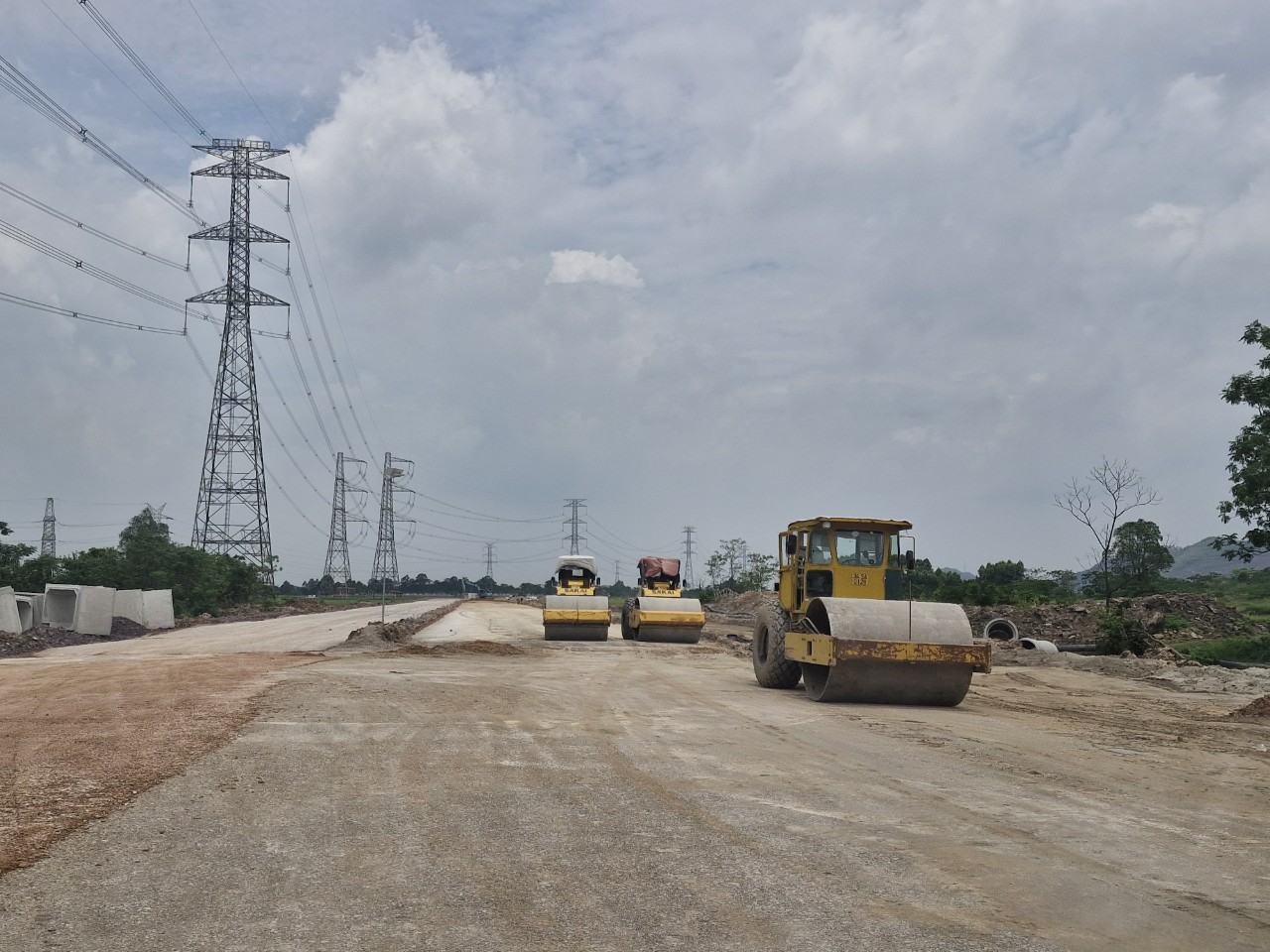 Bắc Giang: Chưa GPMB, chủ đầu tư đã san ủi nghĩa địa để thi công khu công nghiệp- Ảnh 3.