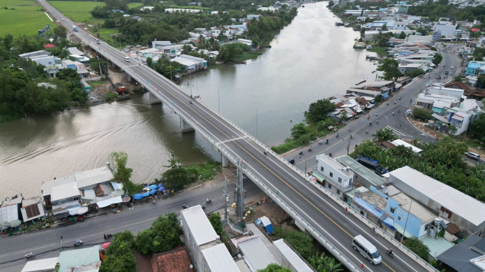 Hình hài tuyến tránh thành phố Long Xuyên trước giờ khánh thành- Ảnh 1.