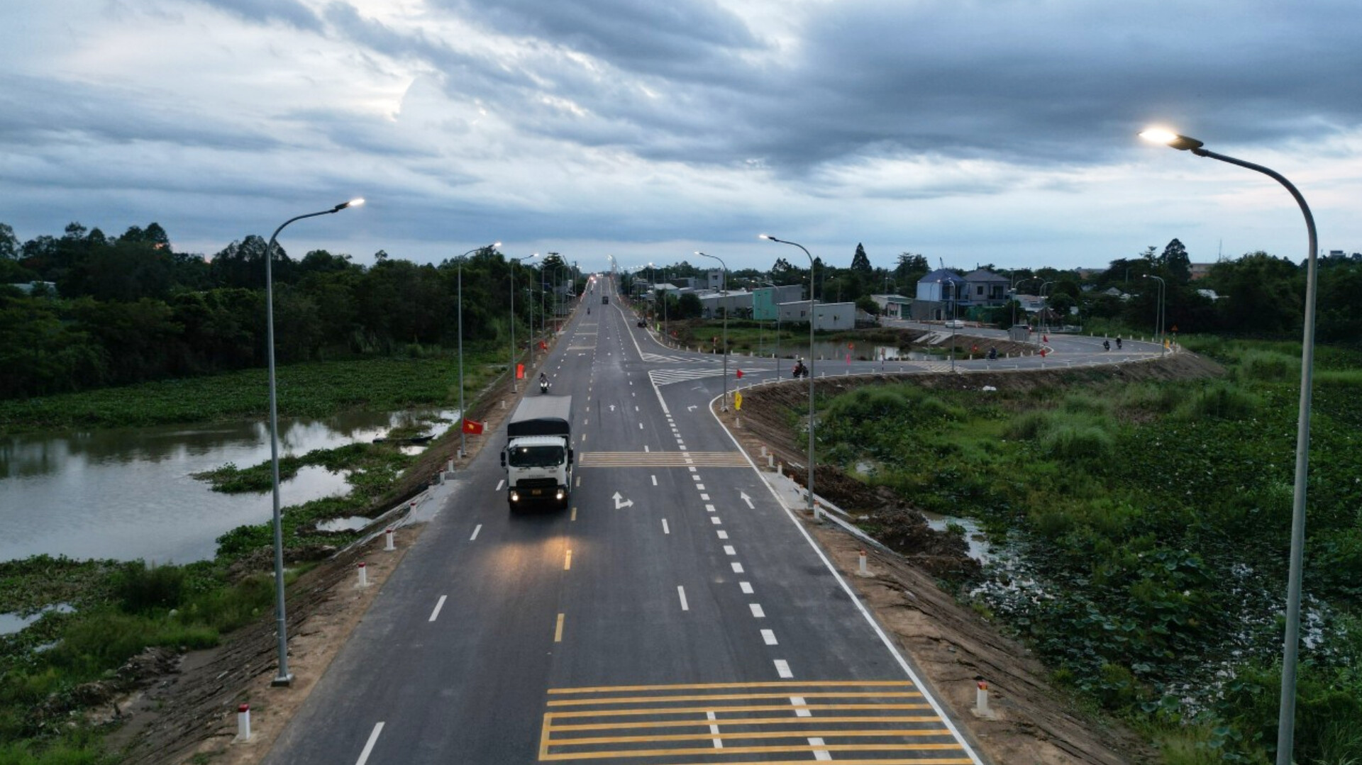 Hình hài tuyến tránh thành phố Long Xuyên trước giờ khánh thành- Ảnh 4.