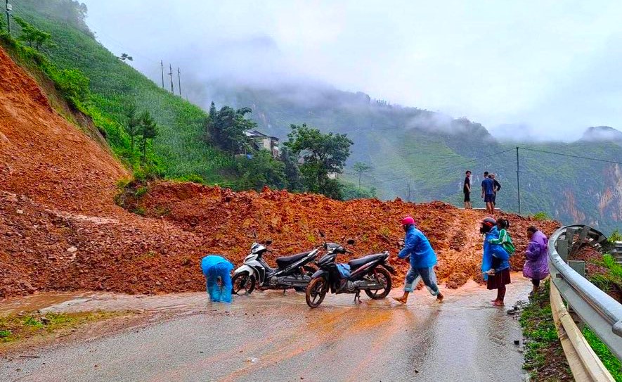 Bộ GTVT chỉ đạo khẩn ứng phó với mưa lũ ở các tỉnh phía Bắc- Ảnh 1.