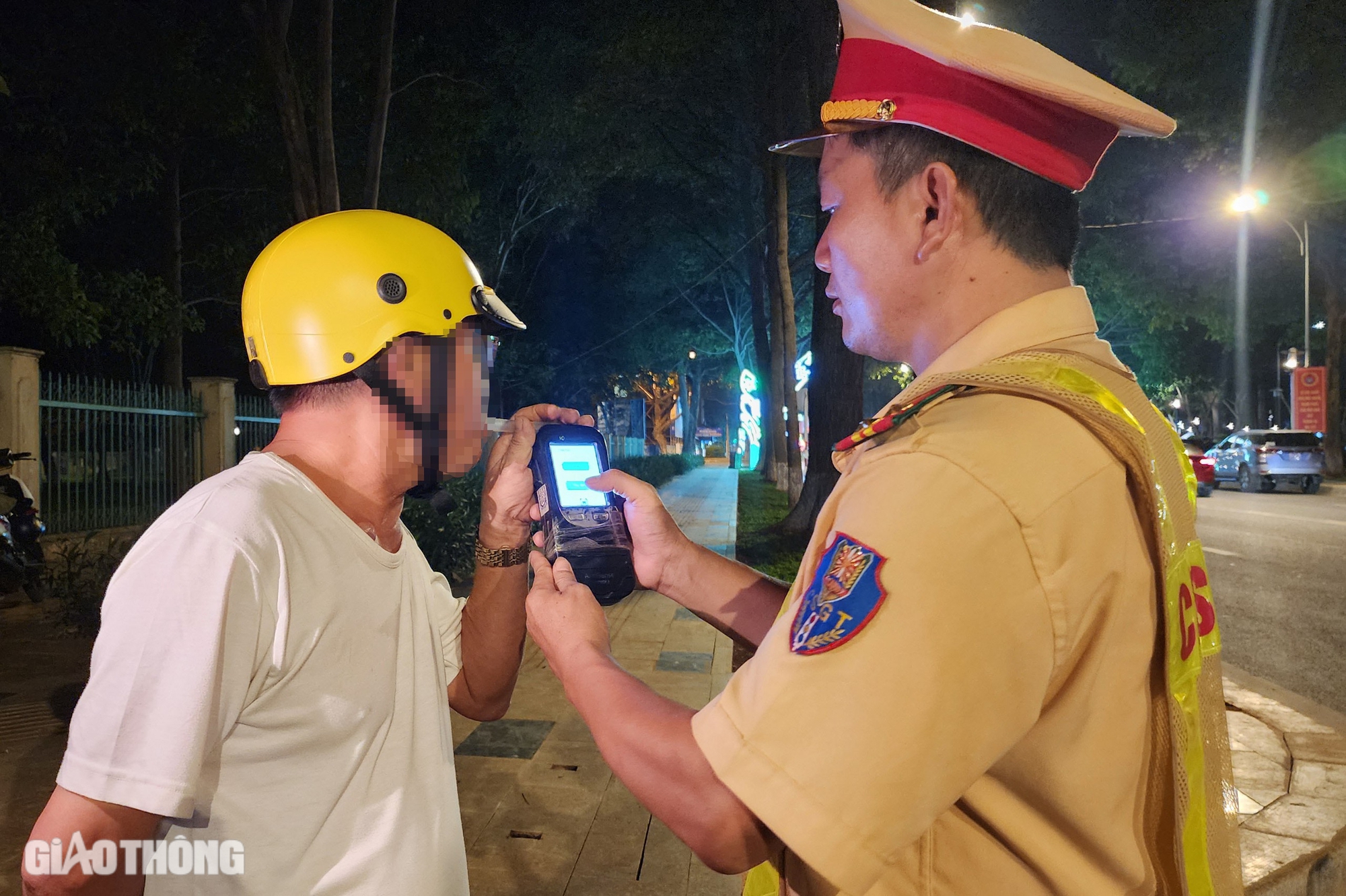 Bữa tối uống rượu thuốc, người đàn ông ở Đắk Lắk bị tạm giữ phương tiện- Ảnh 5.