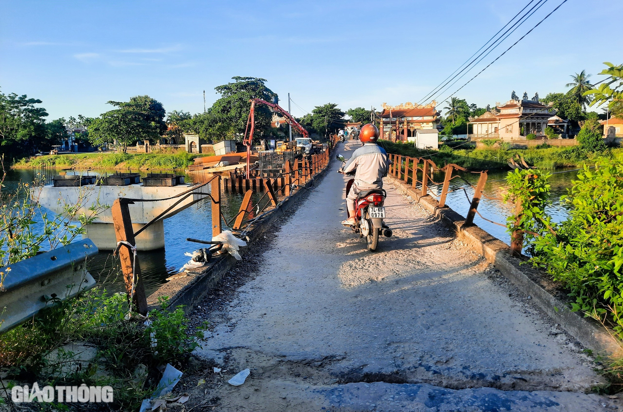 Cầu mới thay thế cầu cũ bị lún võng cả mét lỡ hẹn cán đích cuối tháng 6- Ảnh 3.