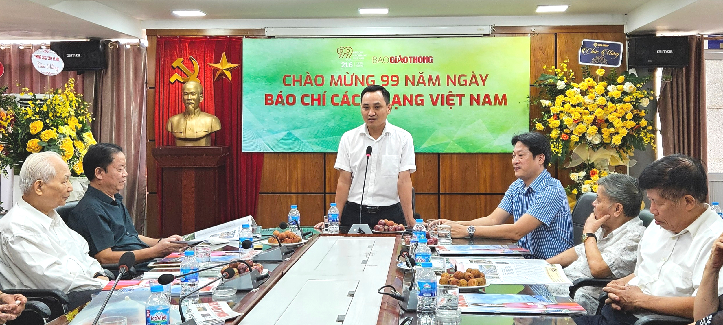 Báo Giao thông gặp mặt cán bộ hưu trí nhân dịp 21/6- Ảnh 2.