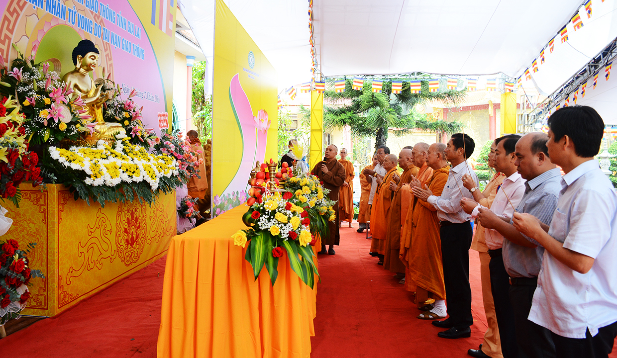 Tăng ni phật tử Gia Lai cam kết không tụ tập gây ách tắc giao thông- Ảnh 1.