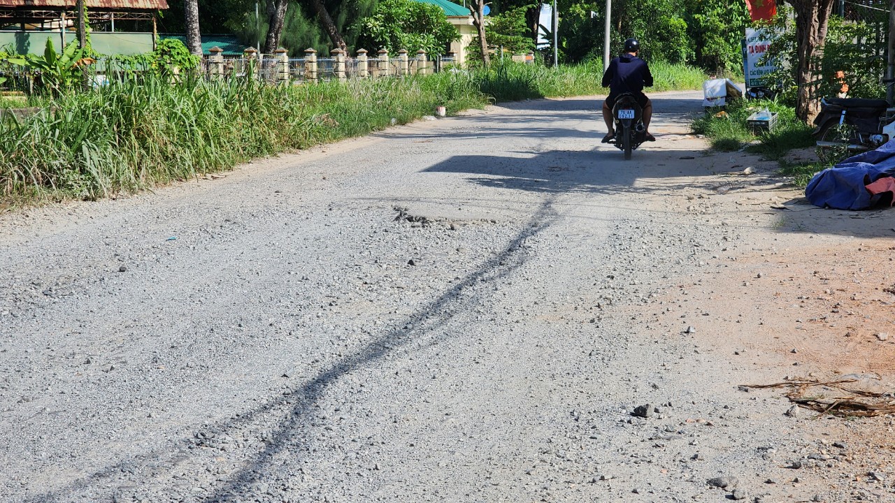 Tuyến đường 1,3km lổn nhổn "ổ gà", bẫy người đi đường- Ảnh 4.