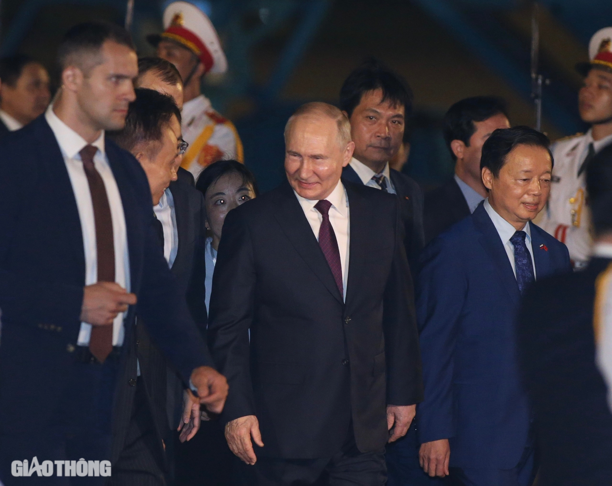 Những hình ảnh đầu tiên của Tổng thống Nga Vladimir Putin tại Hà Nội- Ảnh 8.