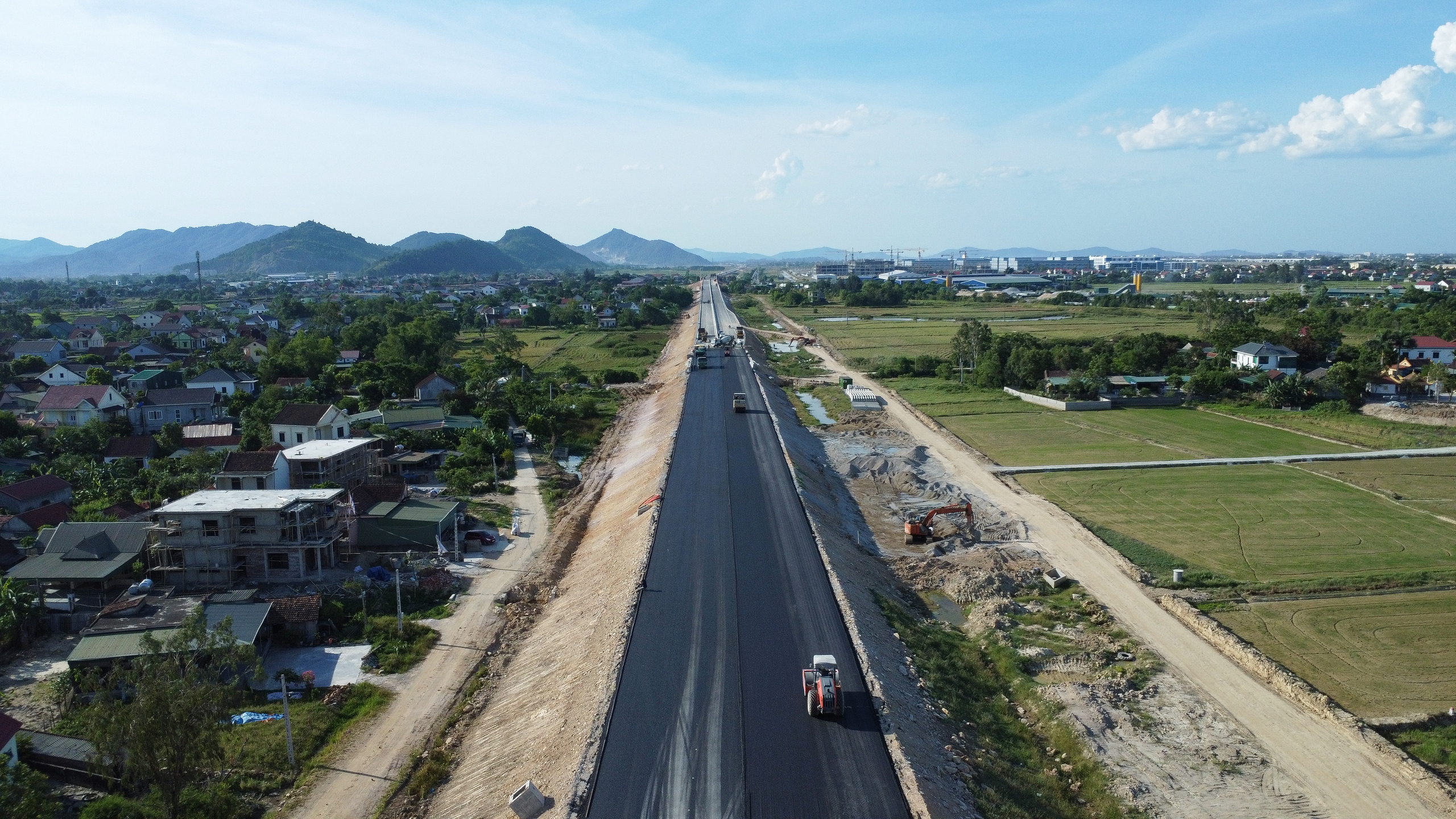 Phơi mình nơi "chảo lửa" hoàn thiện cao tốc Diễn Châu - Bãi Vọt- Ảnh 6.