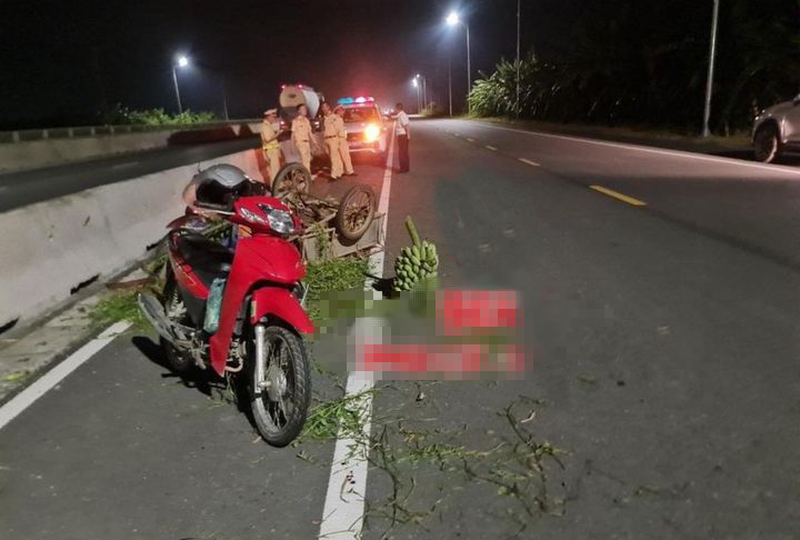 Tai nạn xe máy trên đường 14 làn, một người chết, một người bị thương- Ảnh 1.