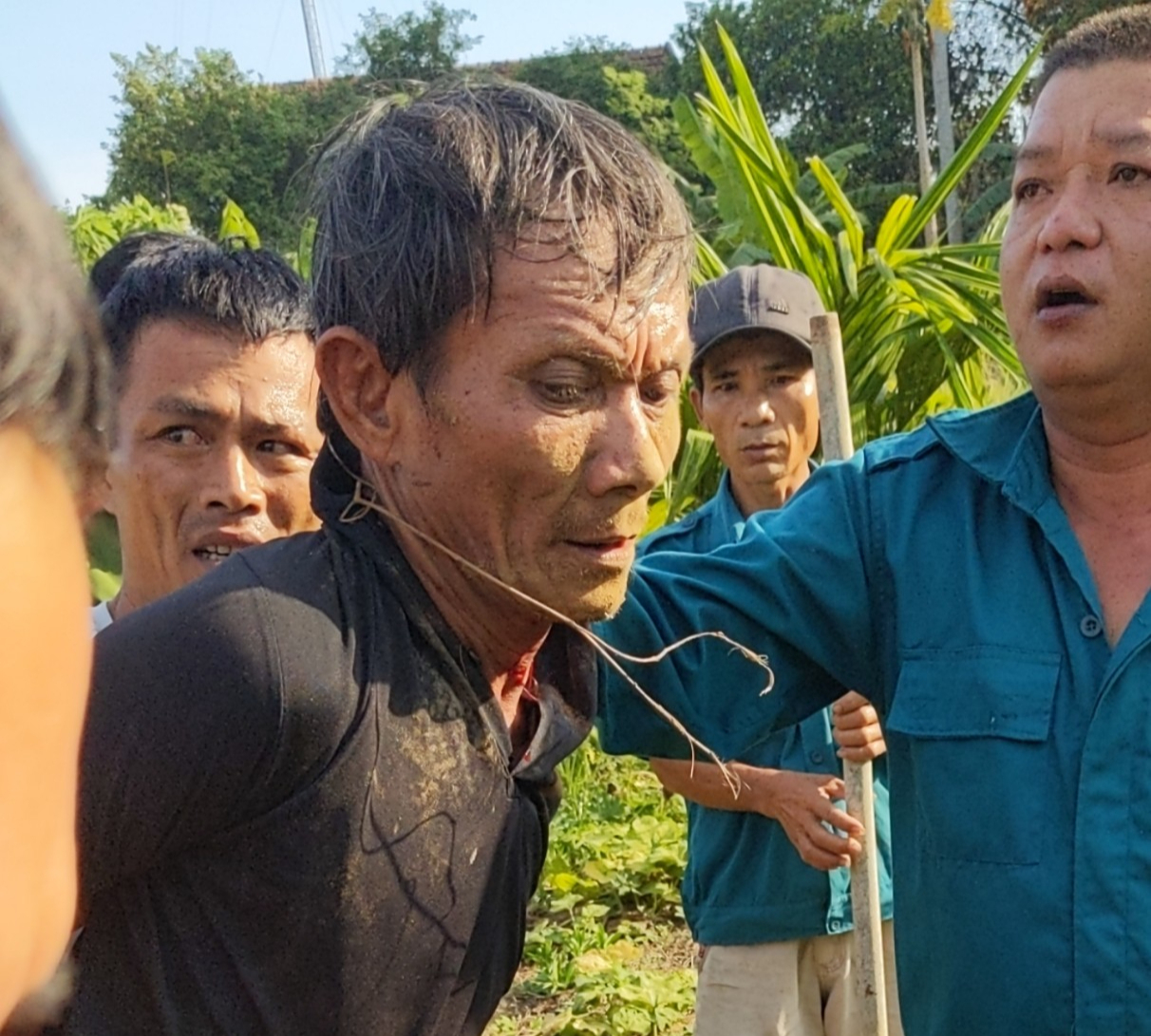 Nghi phạm giết vợ chồng em họ ở Quảng Ngãi: Mâu thuẫn từ đời cha, sát hại gia đình con- Ảnh 2.