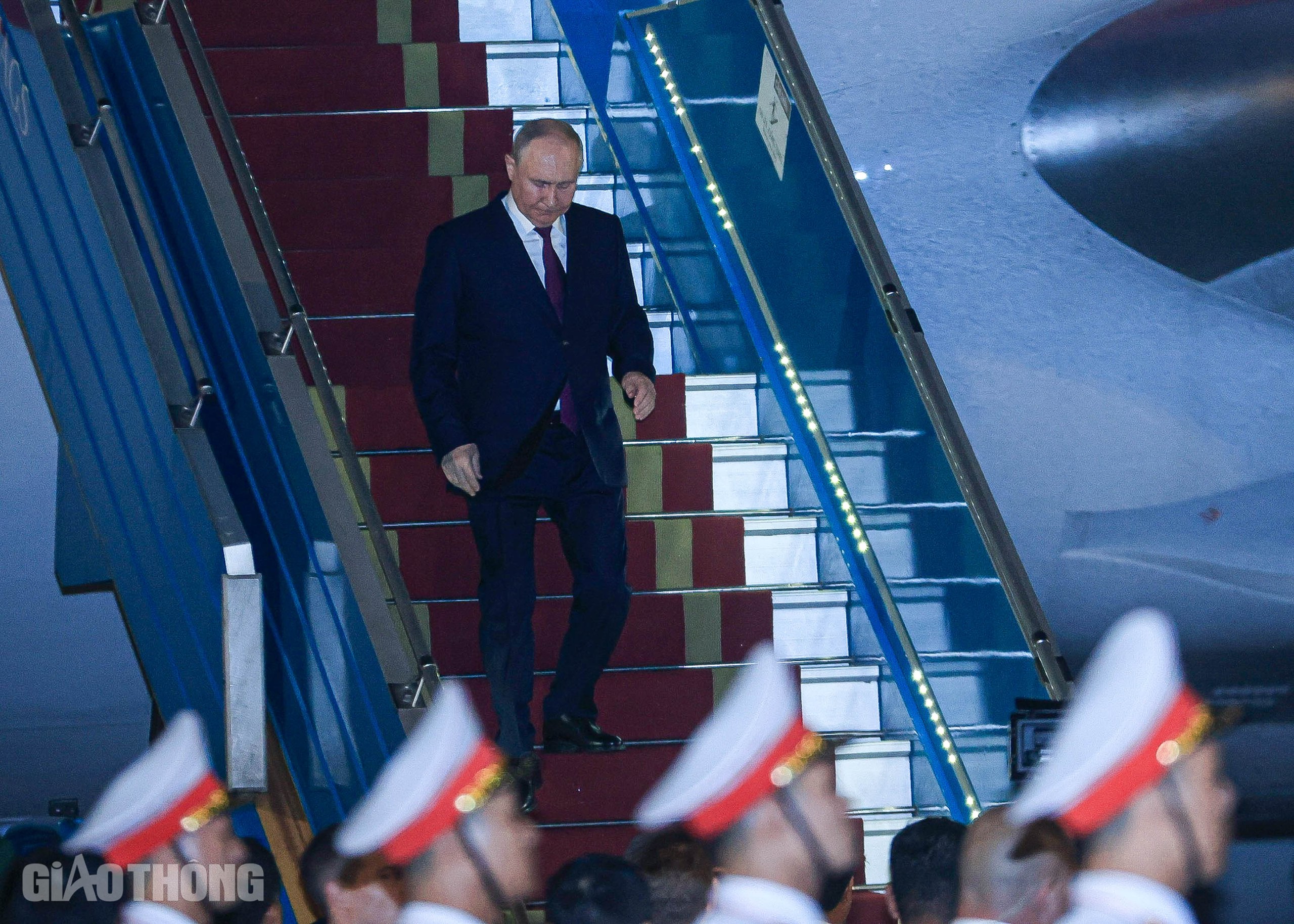 Những hình ảnh đầu tiên của Tổng thống Nga Vladimir Putin tại Hà Nội- Ảnh 6.
